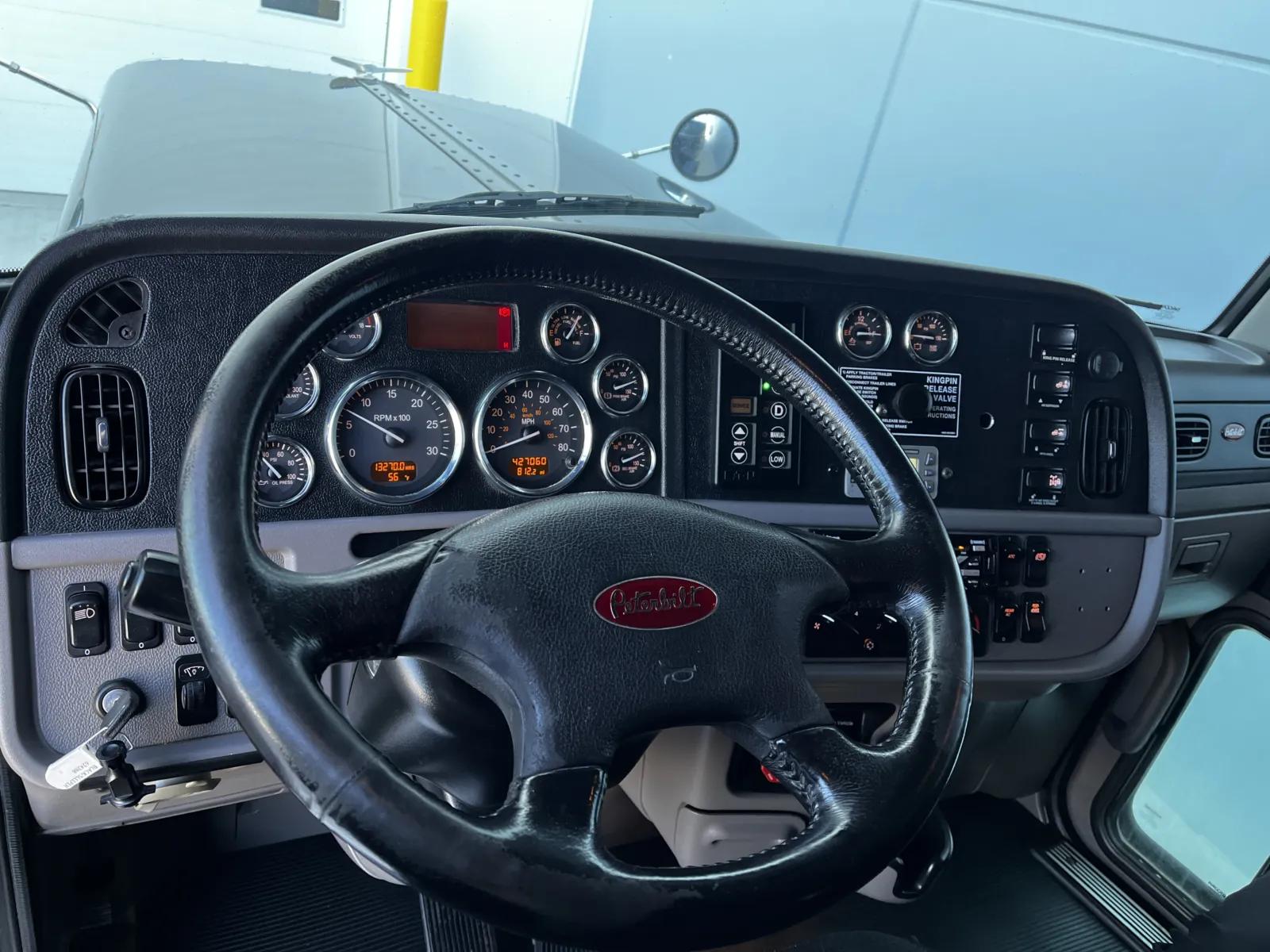 2019 Peterbilt 389 in New Lenox, IL — photo 16