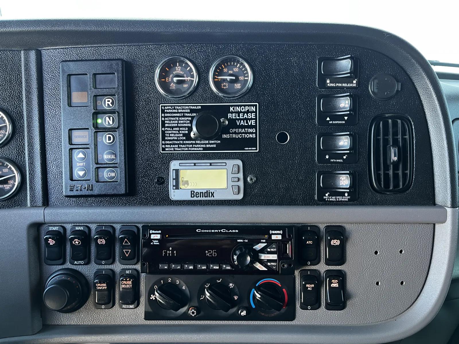 2019 Peterbilt 389 in New Lenox, IL — photo 18