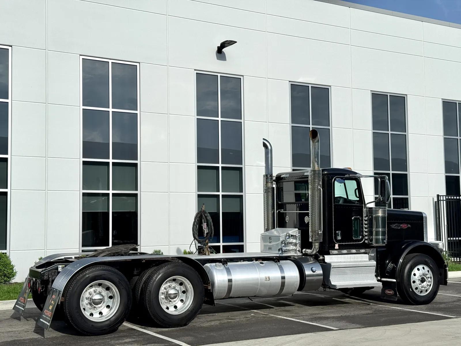 2020 Peterbilt 389 in New Lenox, IL — photo 5