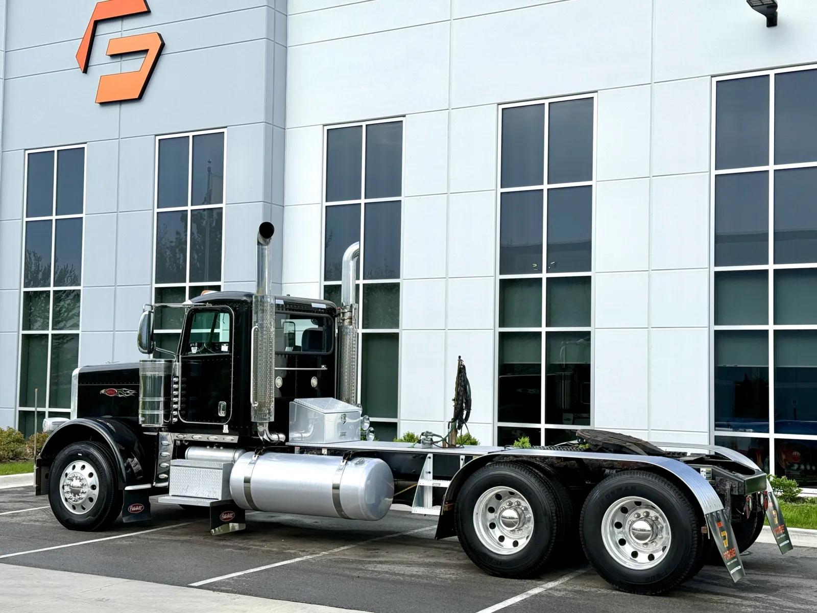 2020 Peterbilt 389 in New Lenox, IL — photo 6