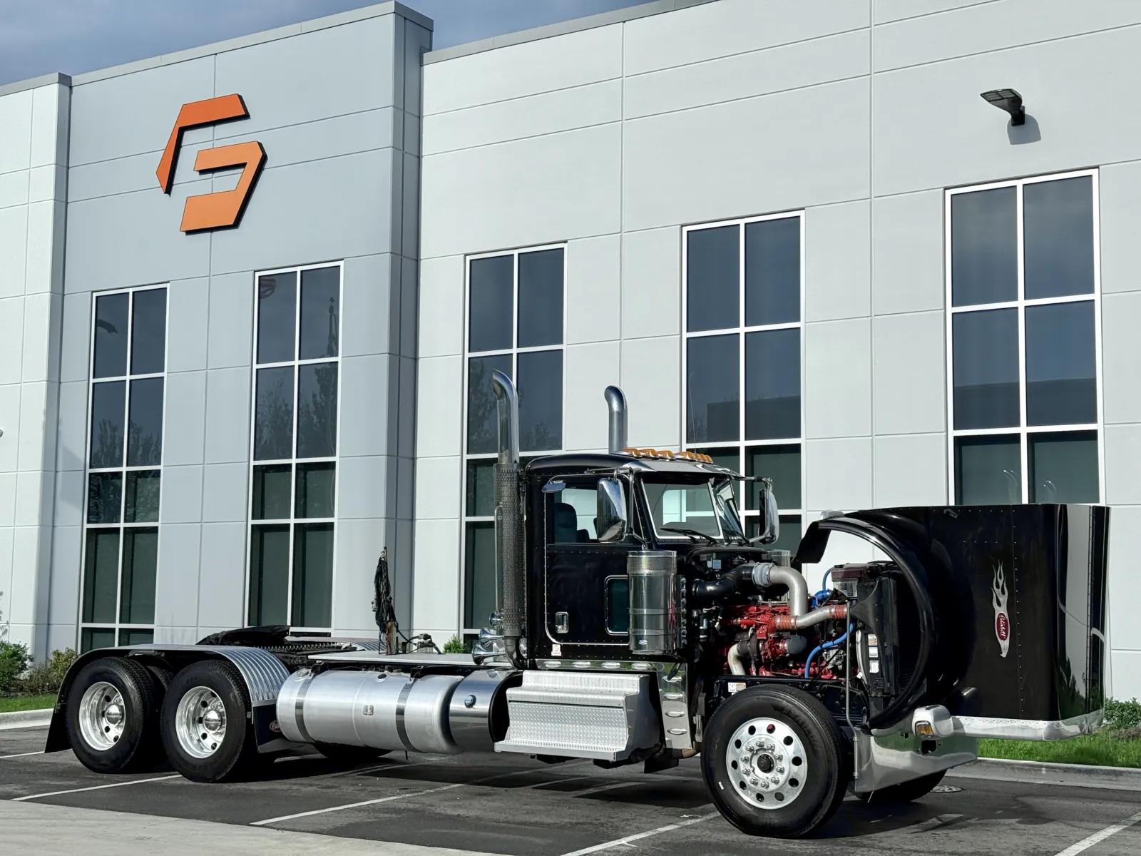2020 Peterbilt 389 in New Lenox, IL — photo 9