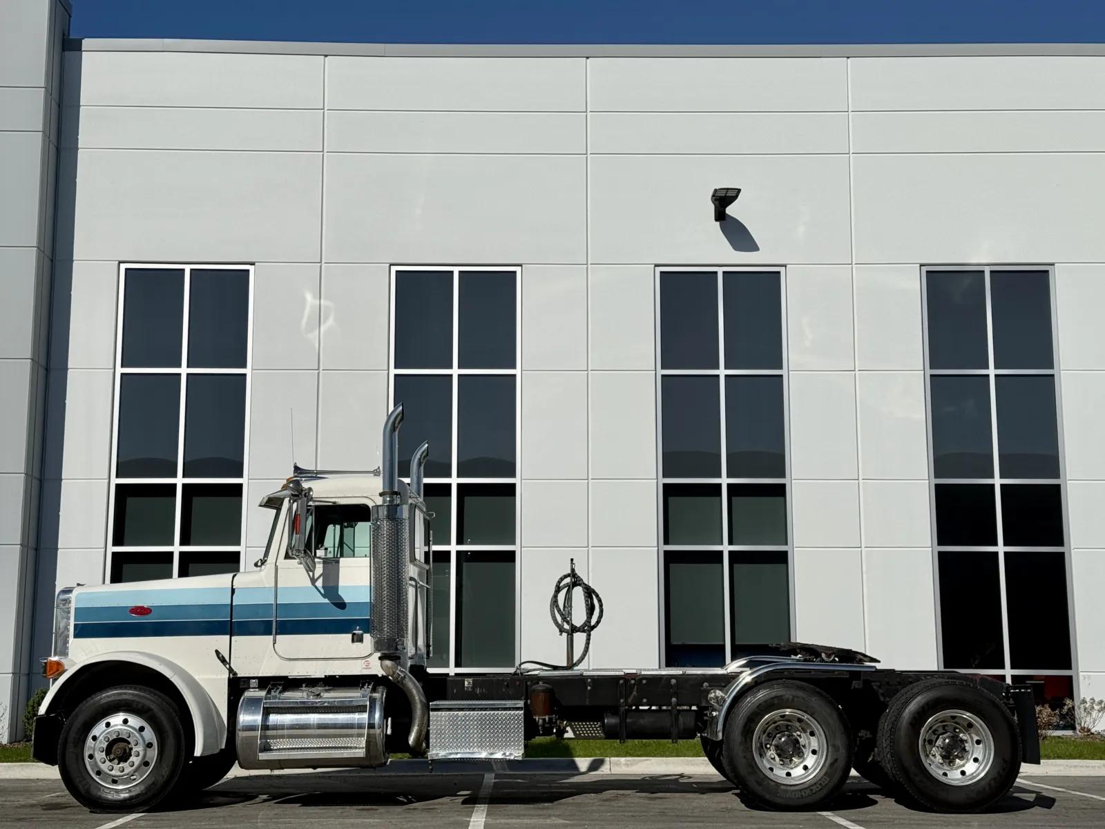 1998 Peterbilt 379 in New Lenox, IL — photo 4