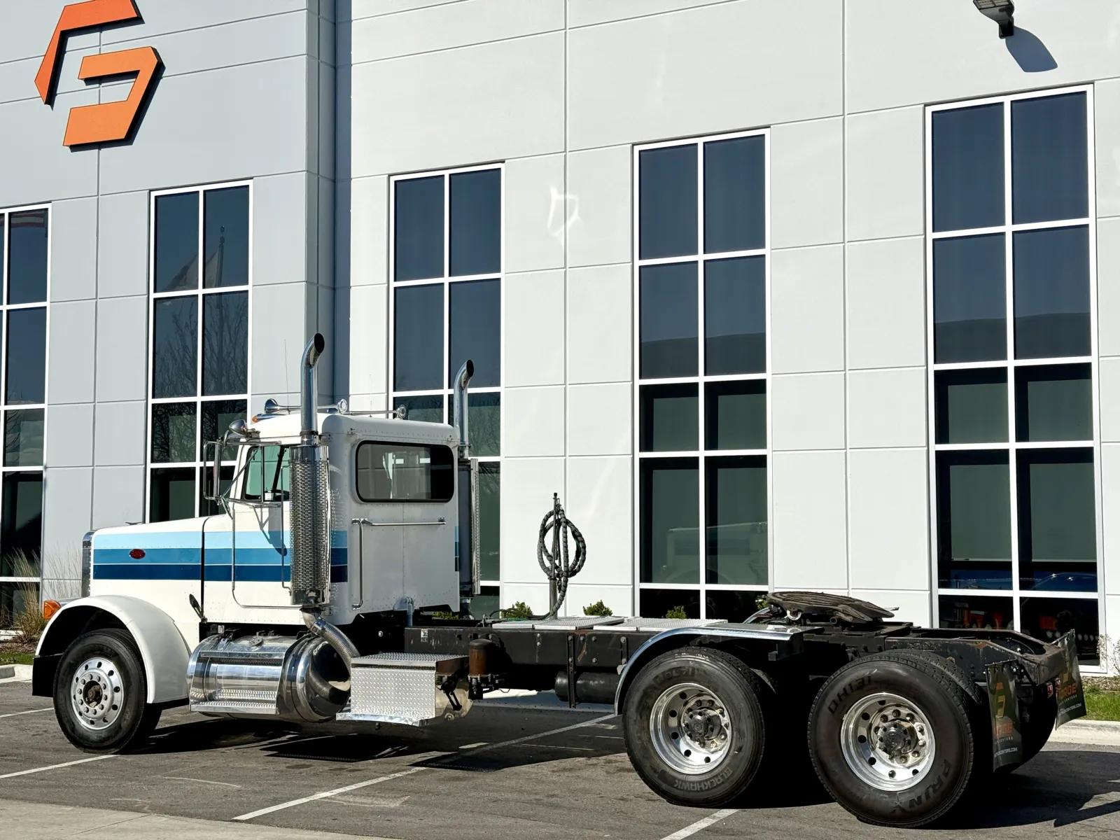 1998 Peterbilt 379 in New Lenox, IL — photo 6