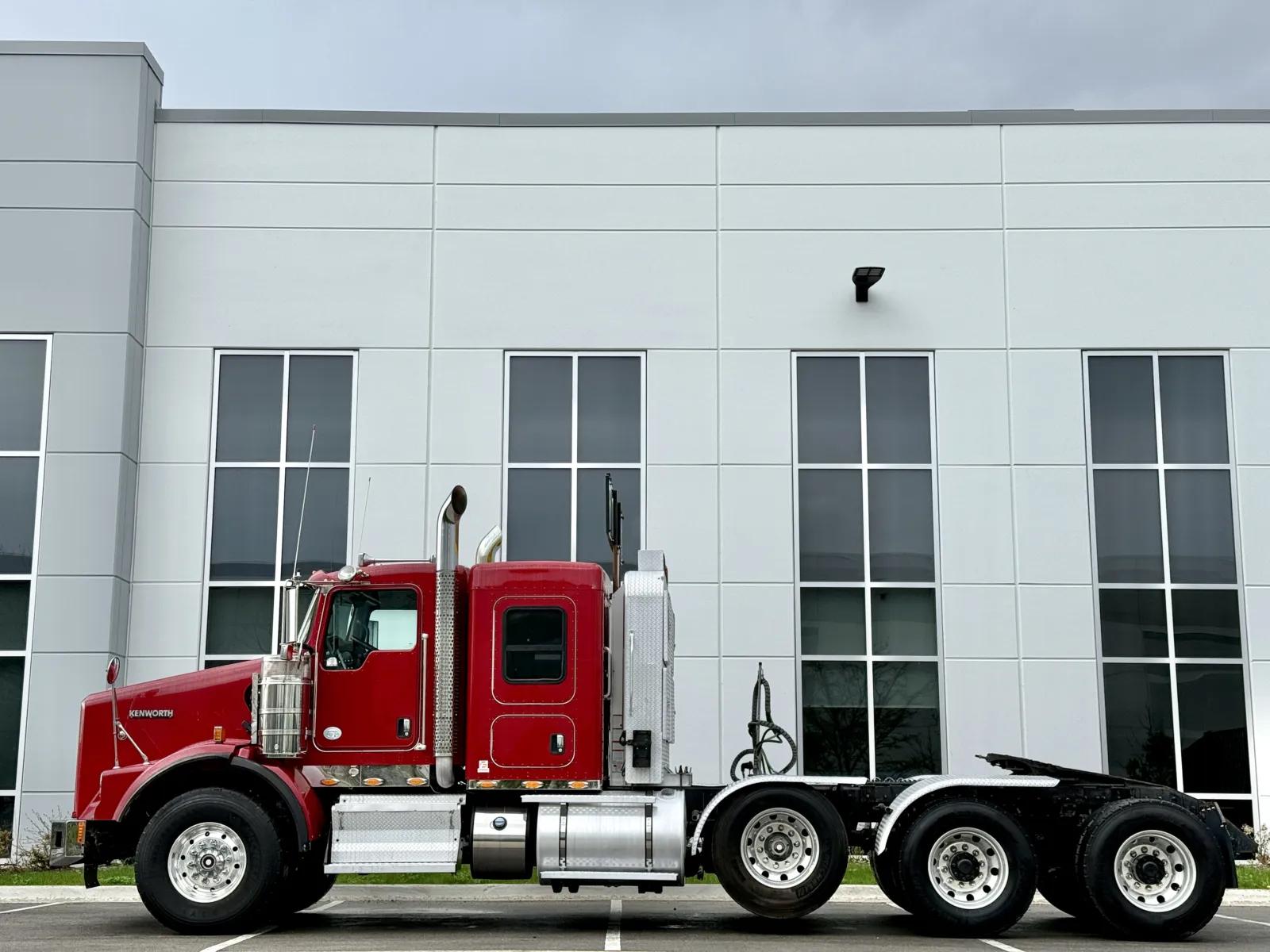 2014 Kenworth T800 in New Lenox, IL — photo 4