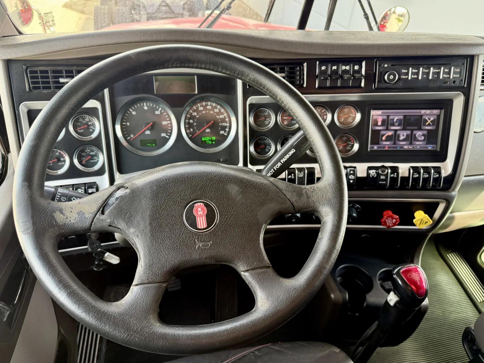 2014 Kenworth T800 in New Lenox, IL — photo 16
