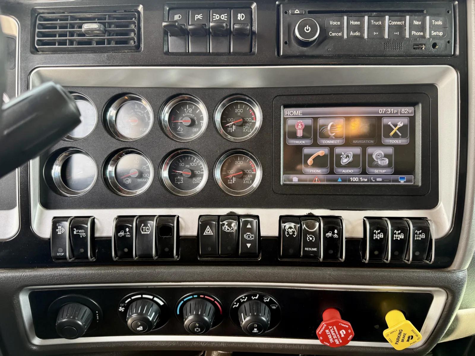 2014 Kenworth T800 in New Lenox, IL — photo 18