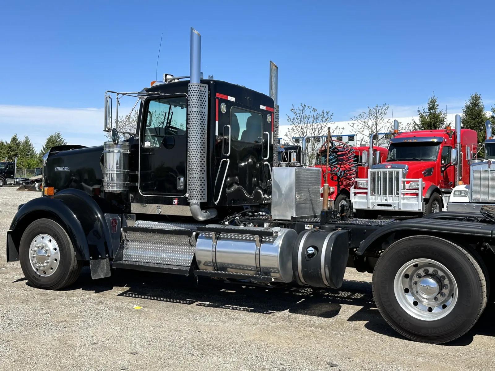 2011 Kenworth W900 in New Lenox, IL — photo 8