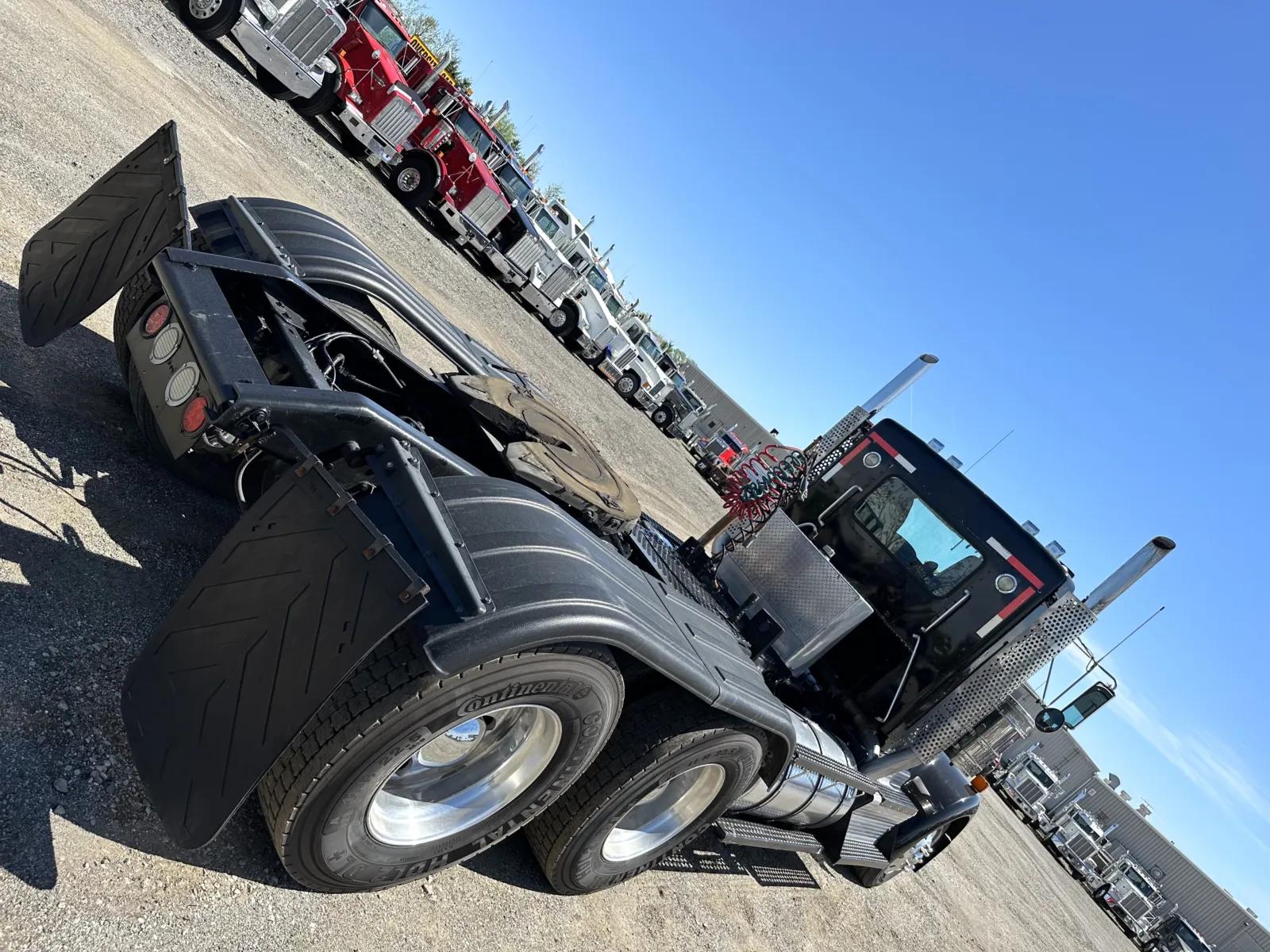 2011 Kenworth W900 in New Lenox, IL — photo 11