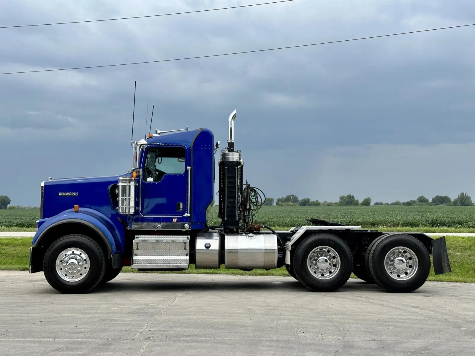 2018 Kenworth W900 in New Lenox, IL — photo 4