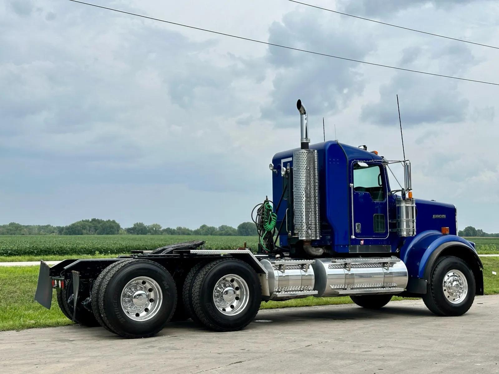 2018 Kenworth W900 in New Lenox, IL — photo 5