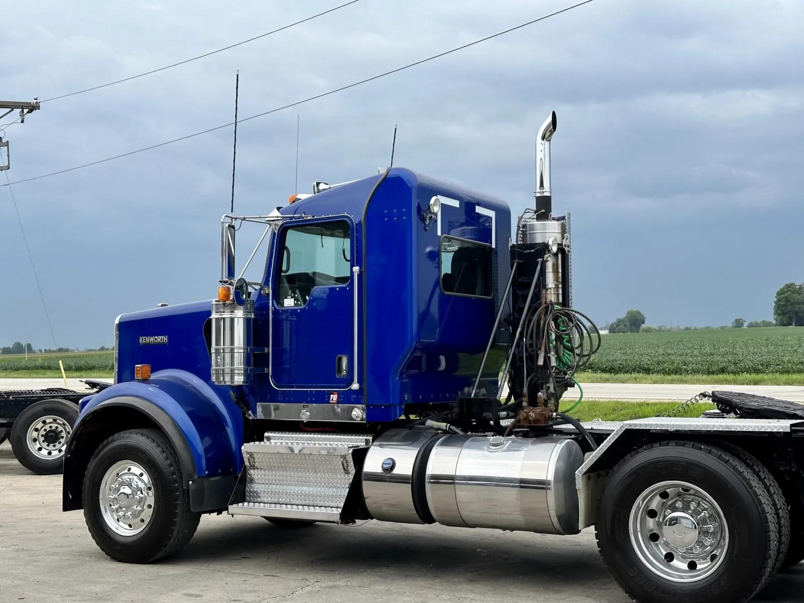 2018 Kenworth W900 in New Lenox, IL — photo 8