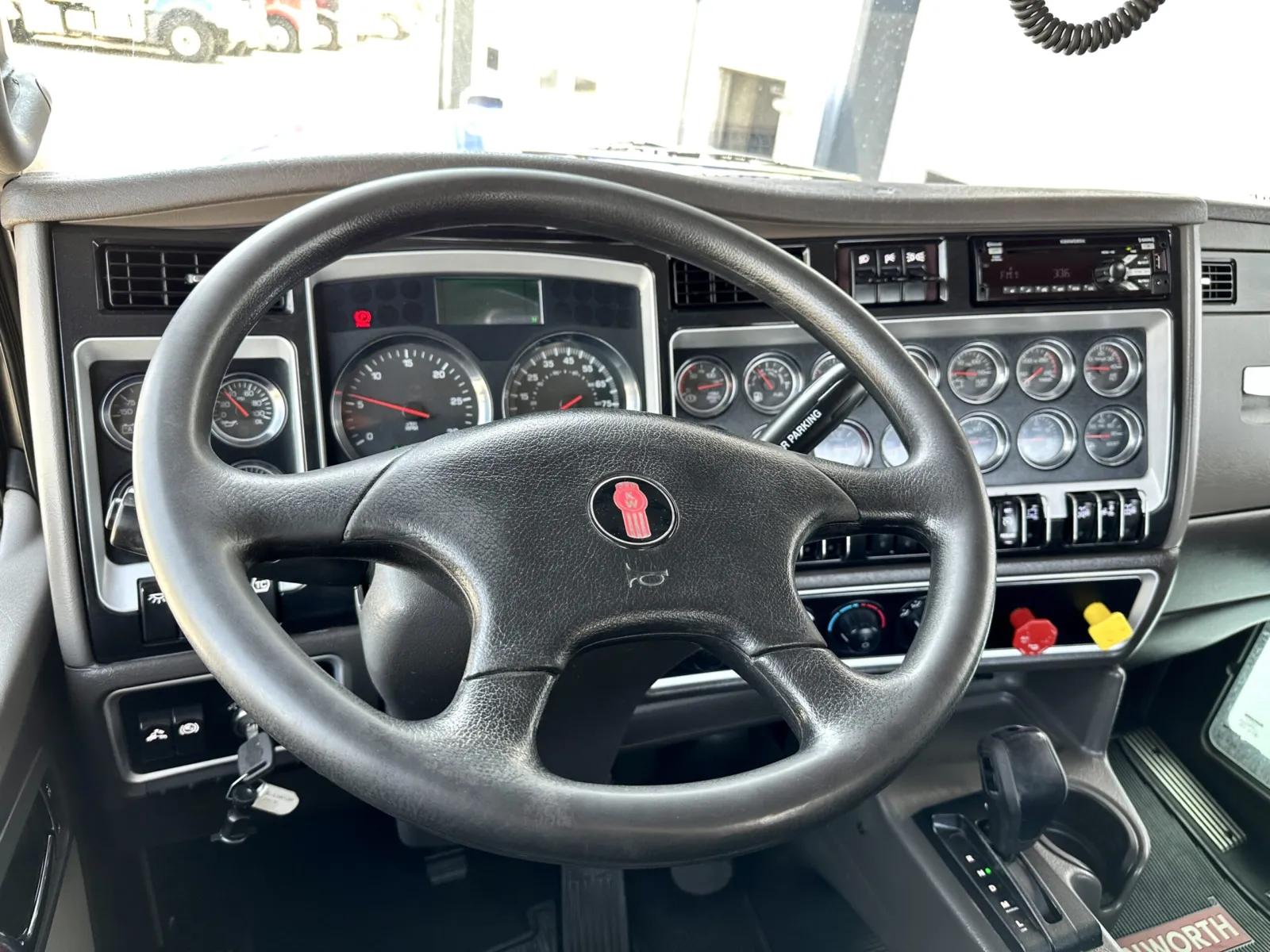 2018 Kenworth W900 in New Lenox, IL — photo 16
