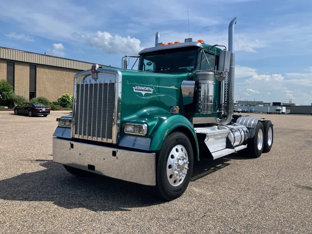 2011 Kenworth W900 in New Lenox, IL — photo 21