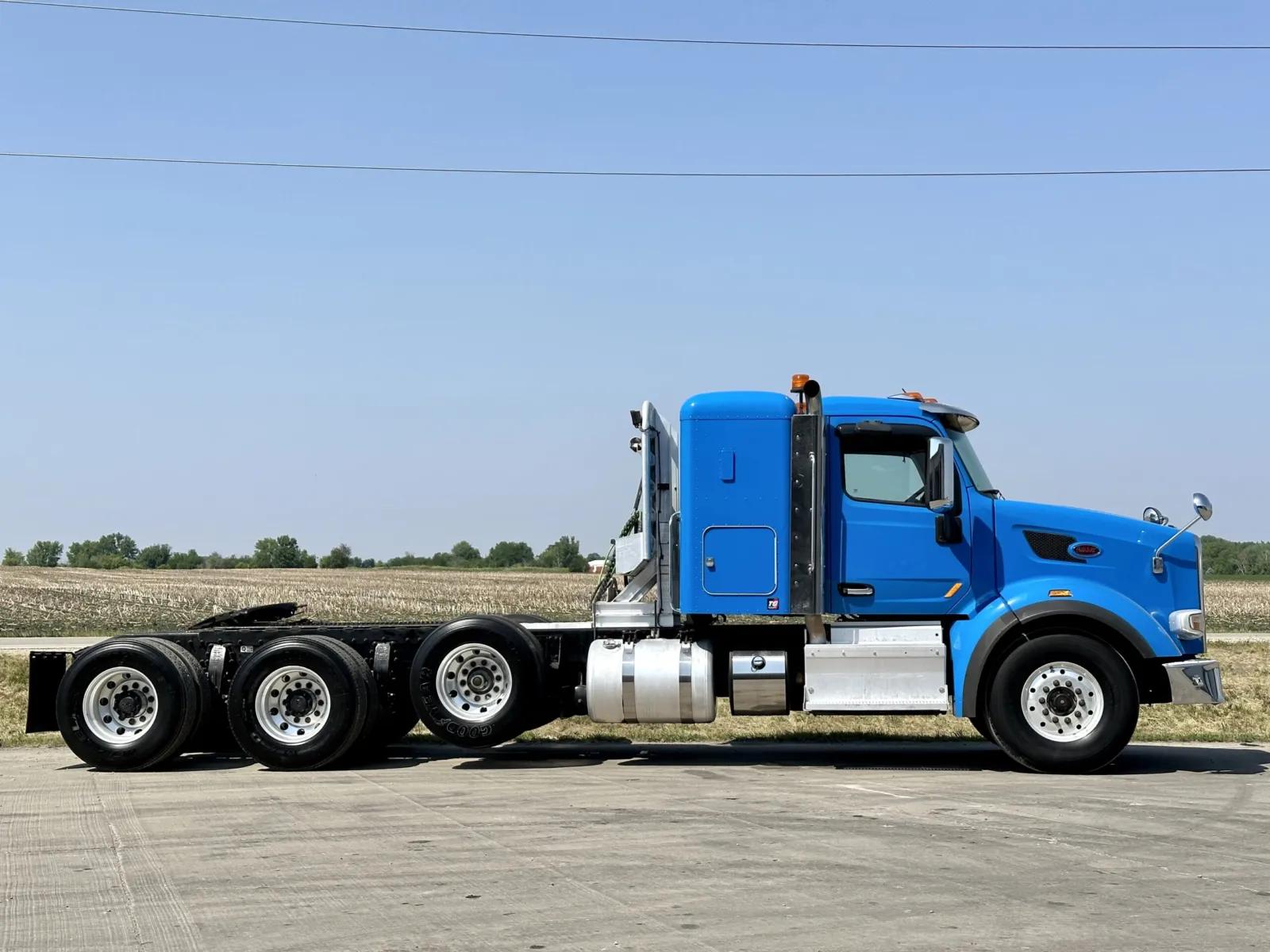 2016 Peterbilt 567 in New Lenox, IL — photo 3