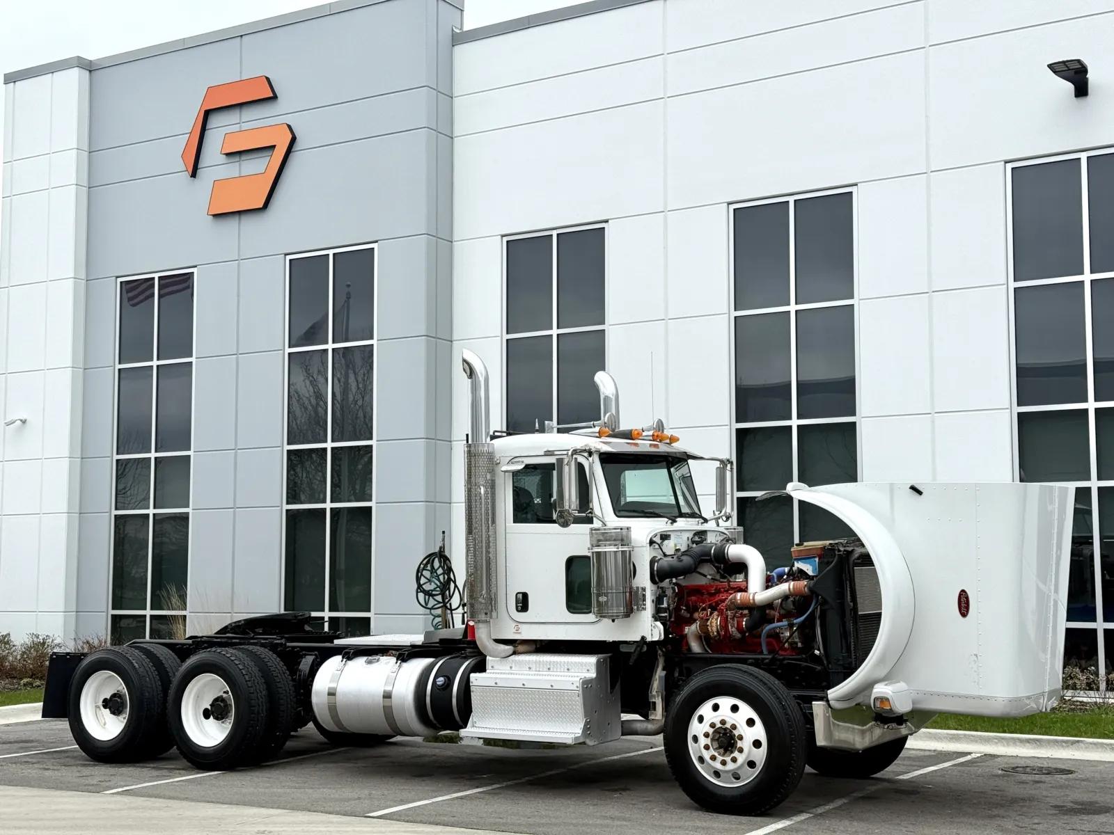 2014 Peterbilt 388 in New Lenox, IL — photo 9