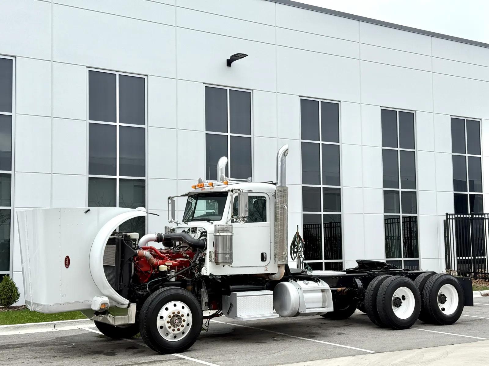 2014 Peterbilt 388 in New Lenox, IL — photo 10