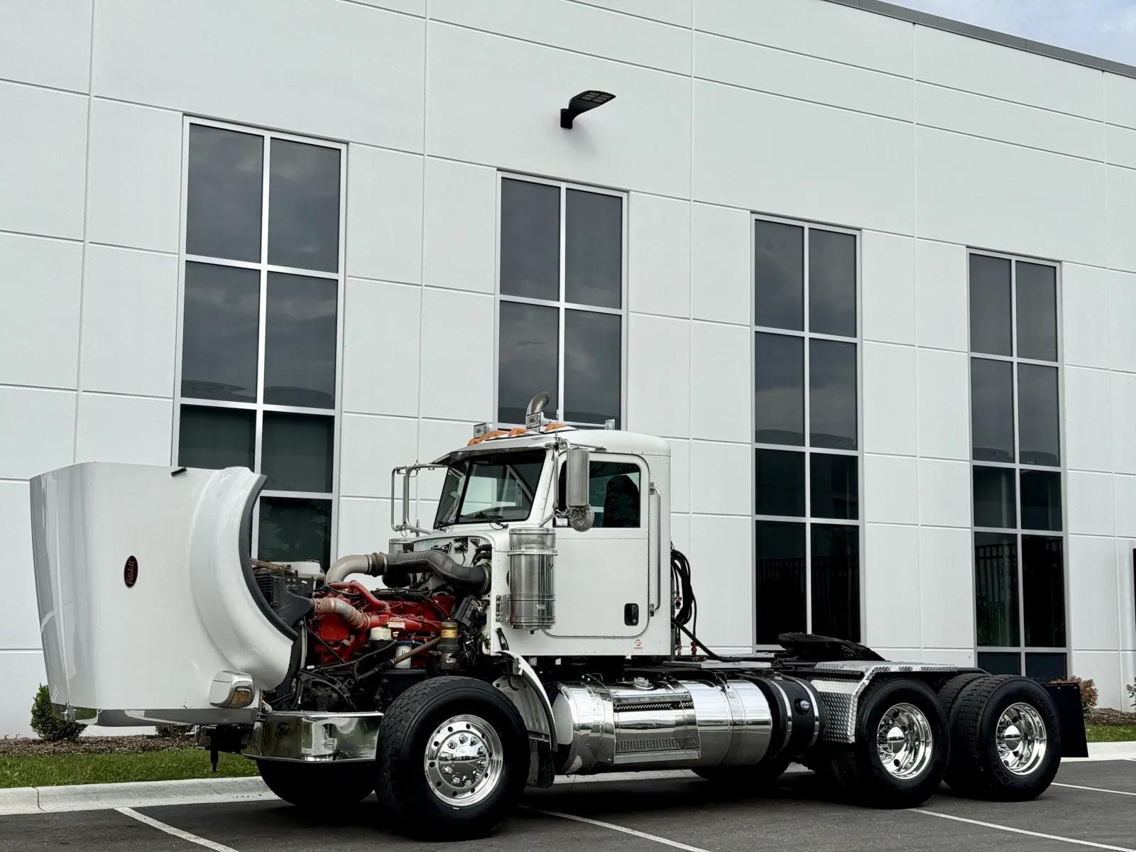 2015 Peterbilt 367 in New Lenox, IL — photo 10