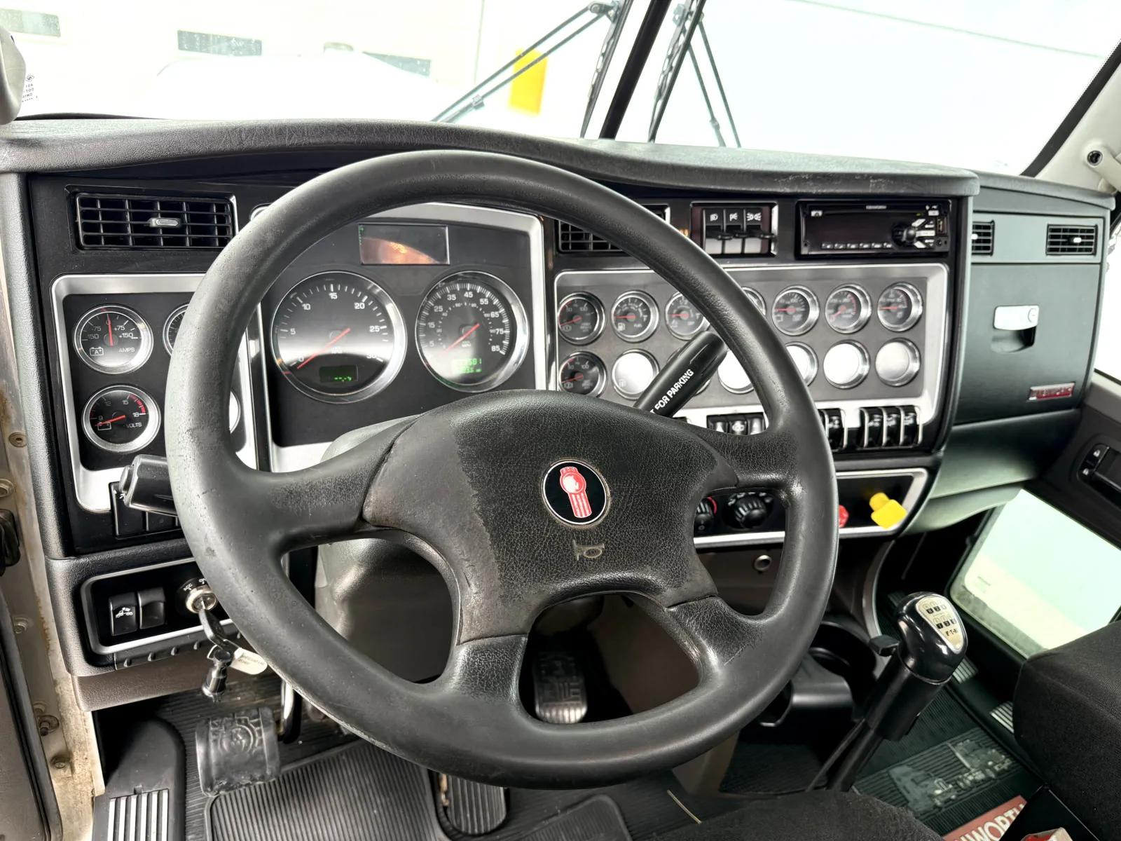 2015 Kenworth W900 in New Lenox, IL — photo 15