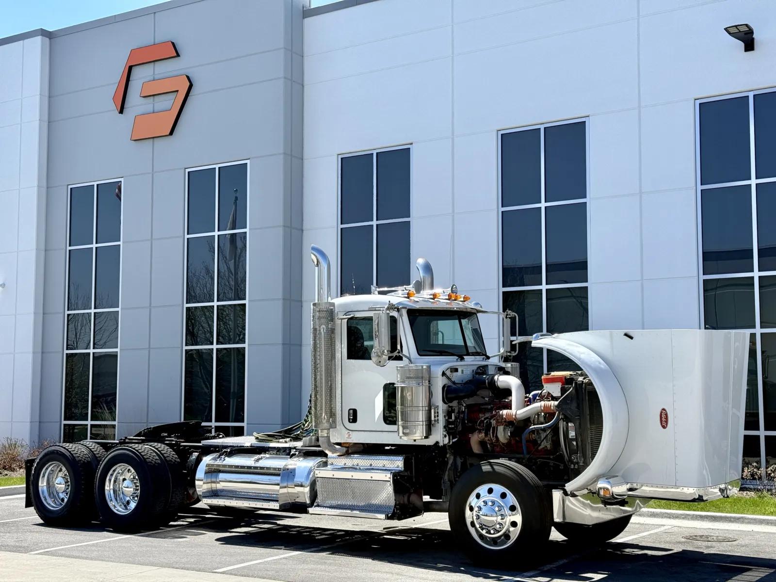 2013 Peterbilt 388 in New Lenox, IL — photo 9