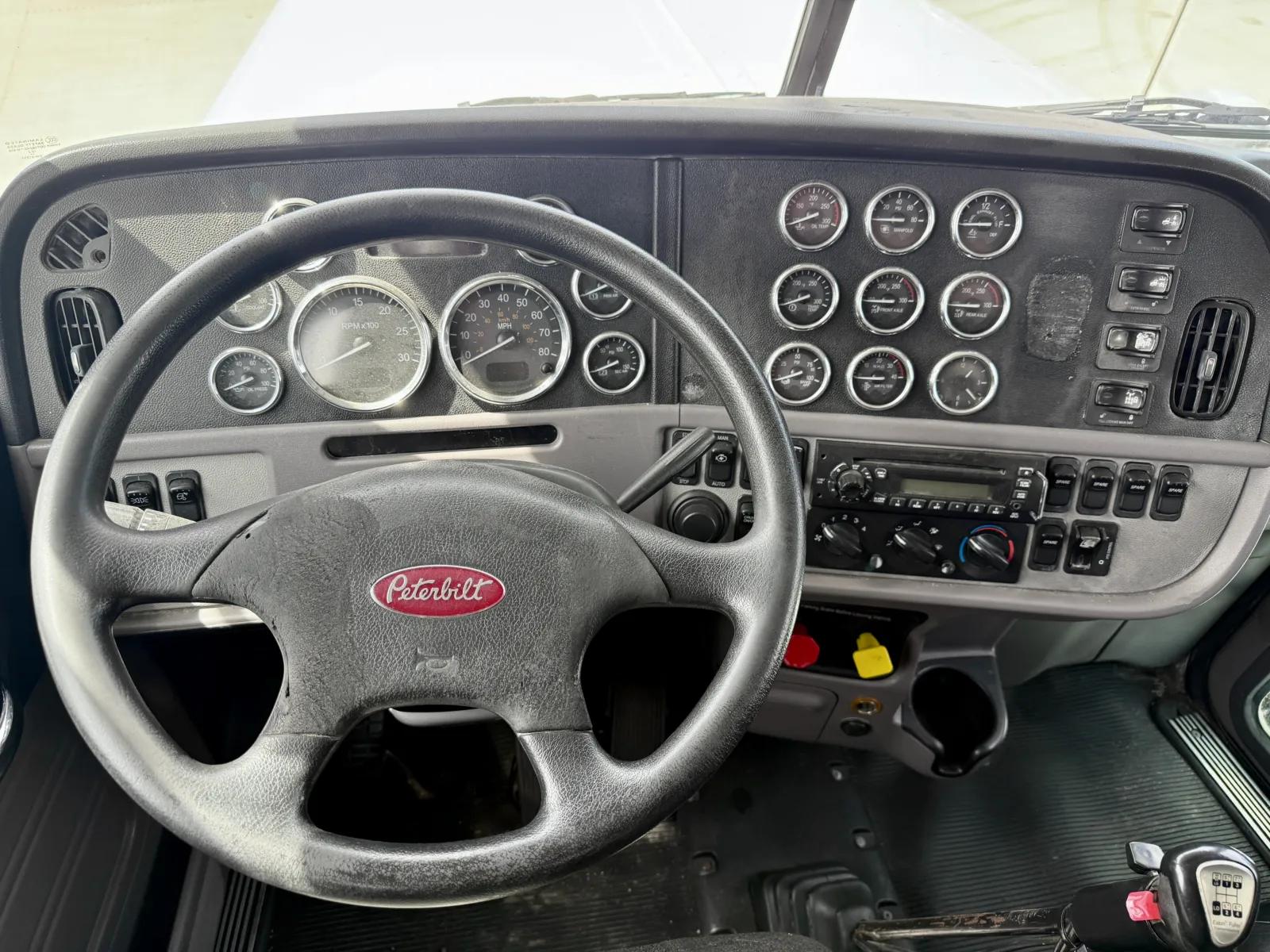 2013 Peterbilt 388 in New Lenox, IL — photo 16