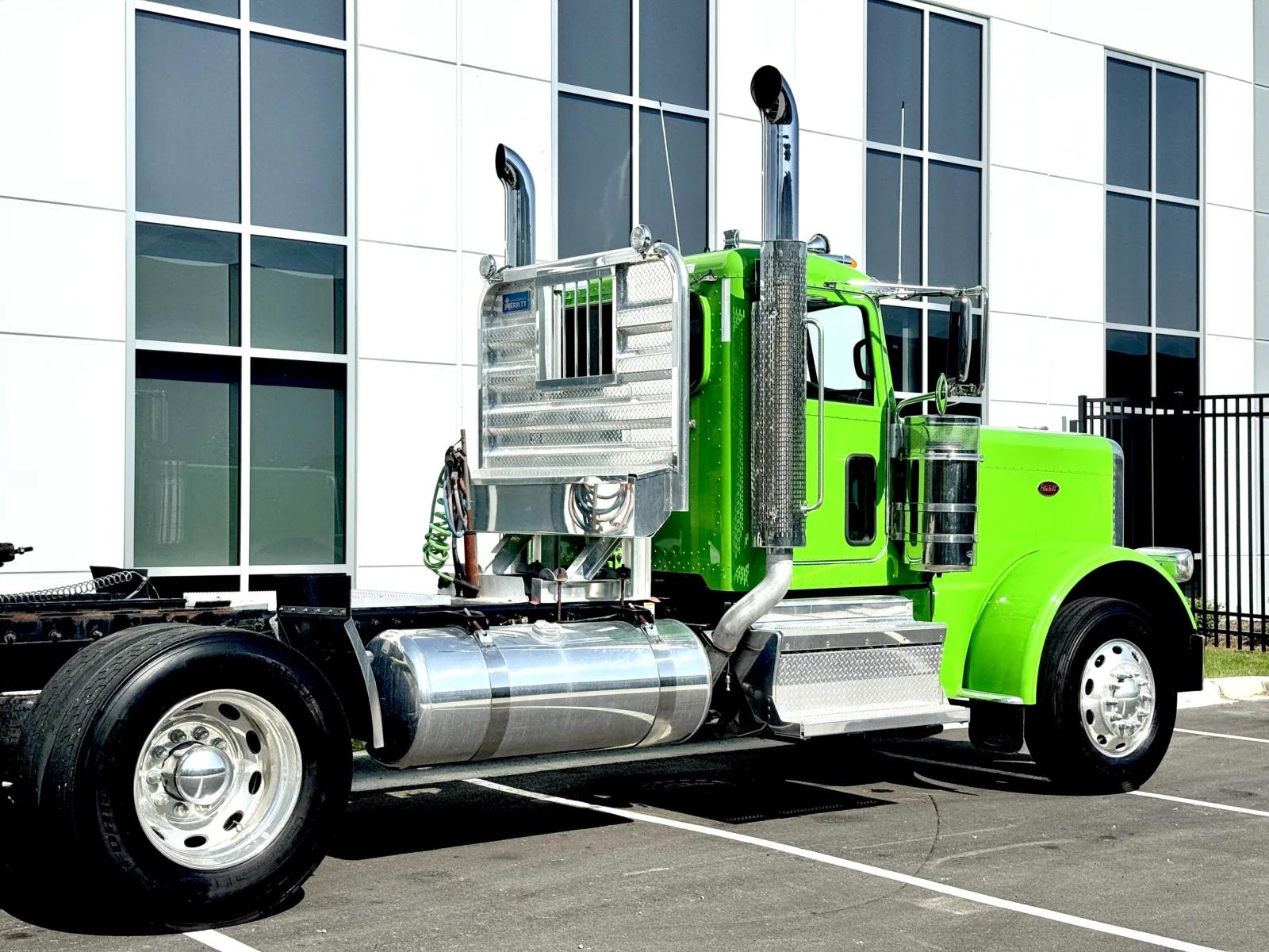 2022 Peterbilt 389 in New Lenox, IL — photo 7