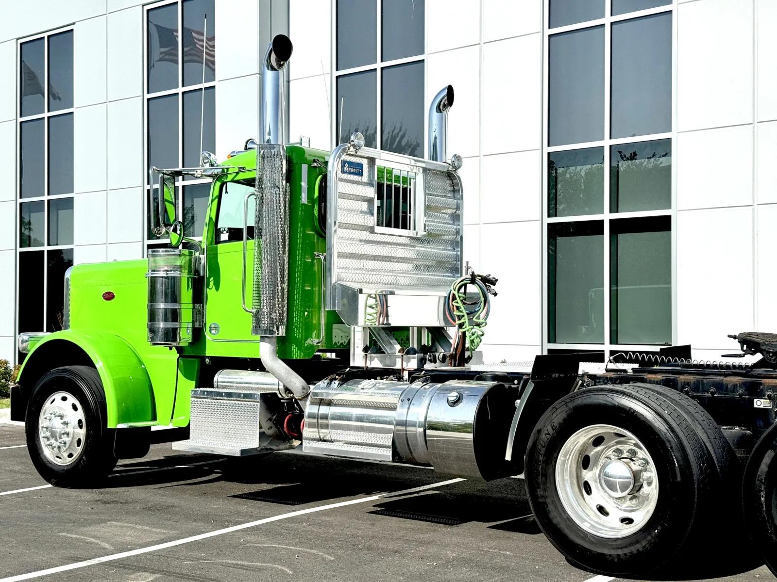2022 Peterbilt 389 in New Lenox, IL — photo 8
