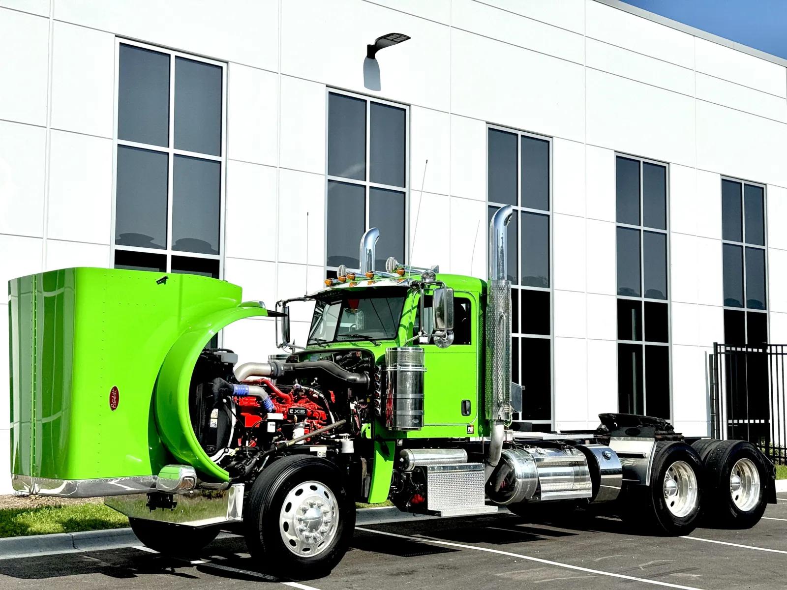 2022 Peterbilt 389 in New Lenox, IL — photo 10