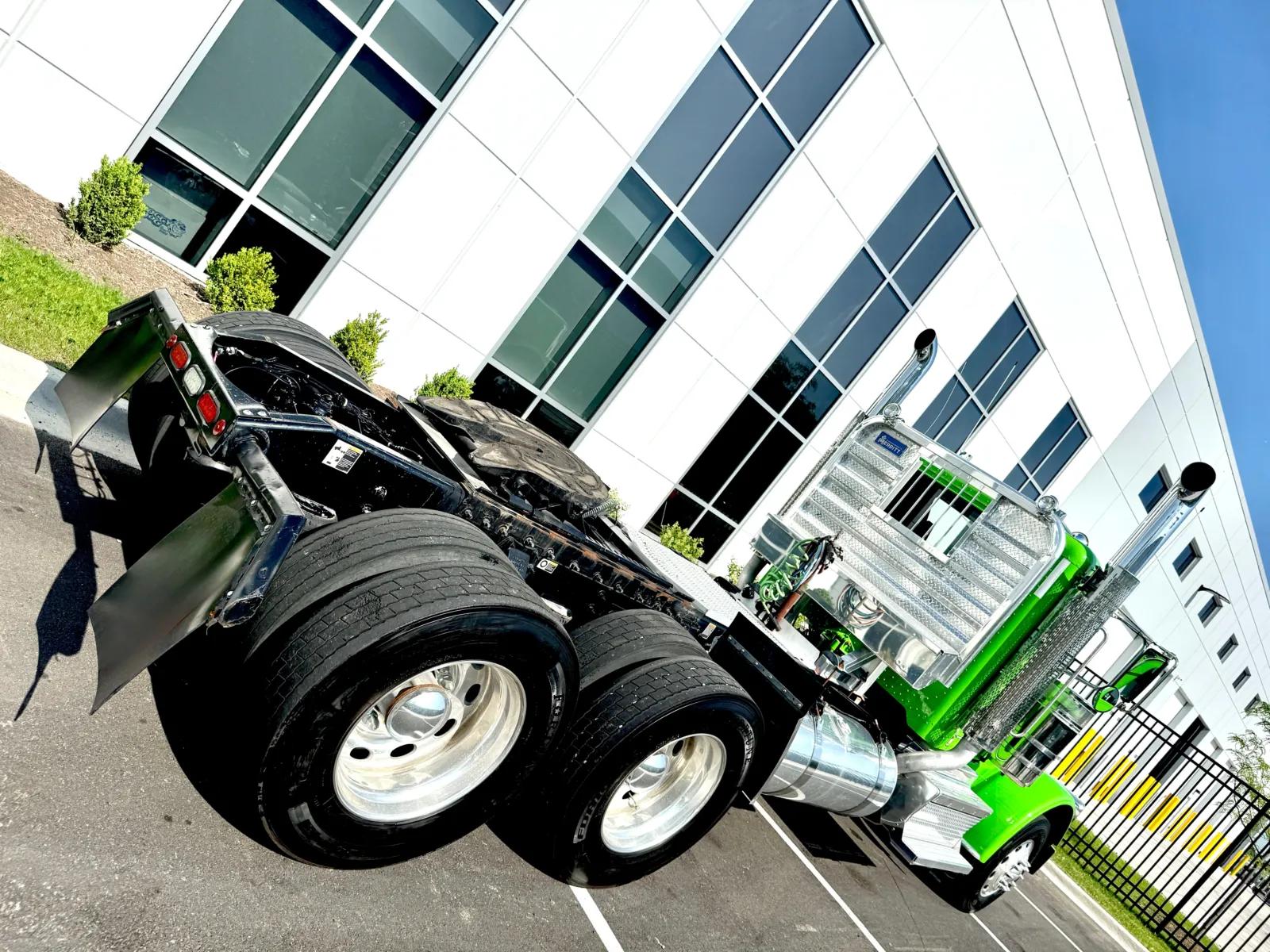 2022 Peterbilt 389 in New Lenox, IL — photo 11