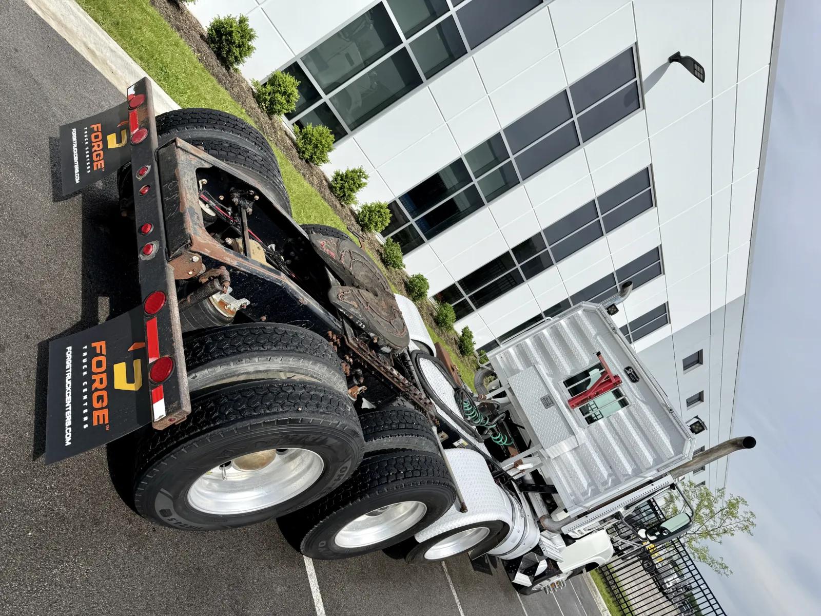 2013 Mack Pinnacle in New Lenox, IL — photo 11