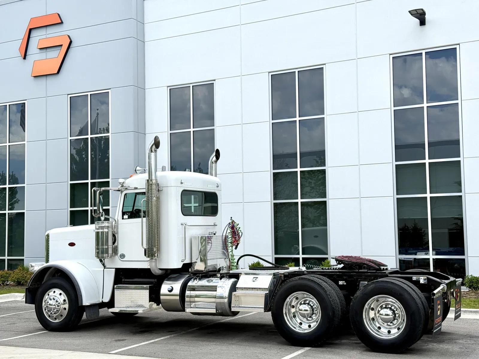 2018 Peterbilt 389 in New Lenox, IL — photo 6