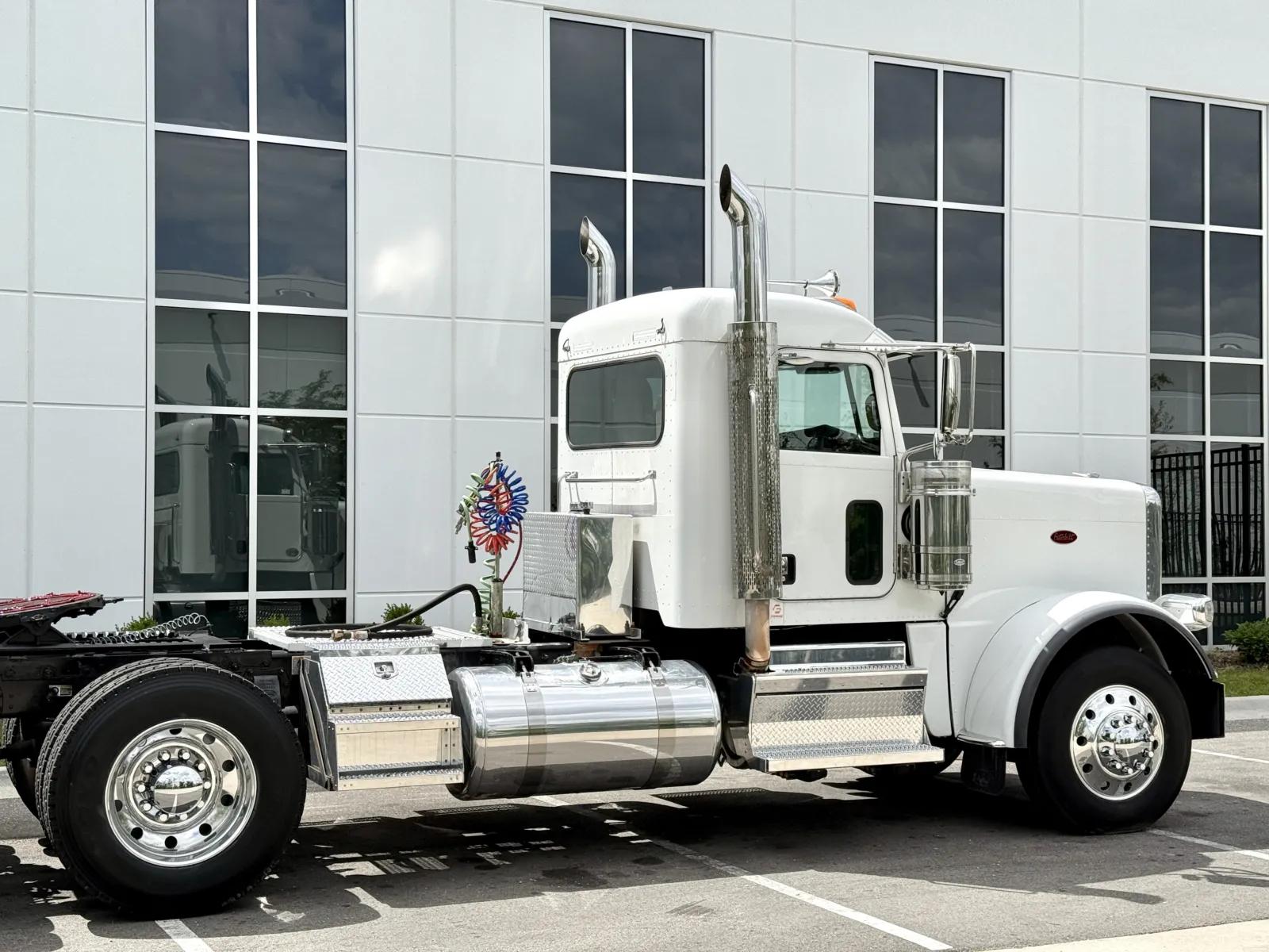 2018 Peterbilt 389 in New Lenox, IL — photo 7