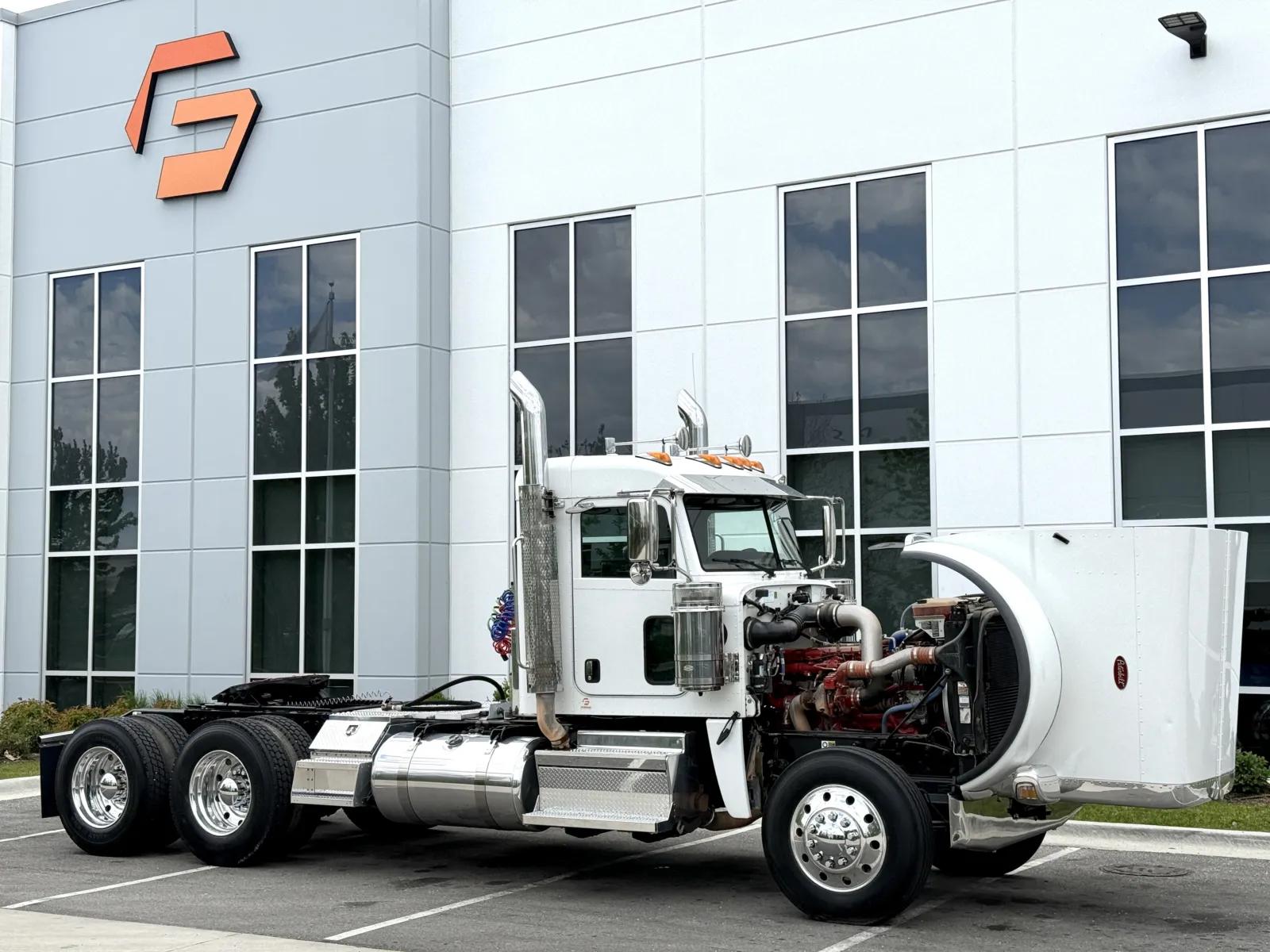 2018 Peterbilt 389 in New Lenox, IL — photo 9