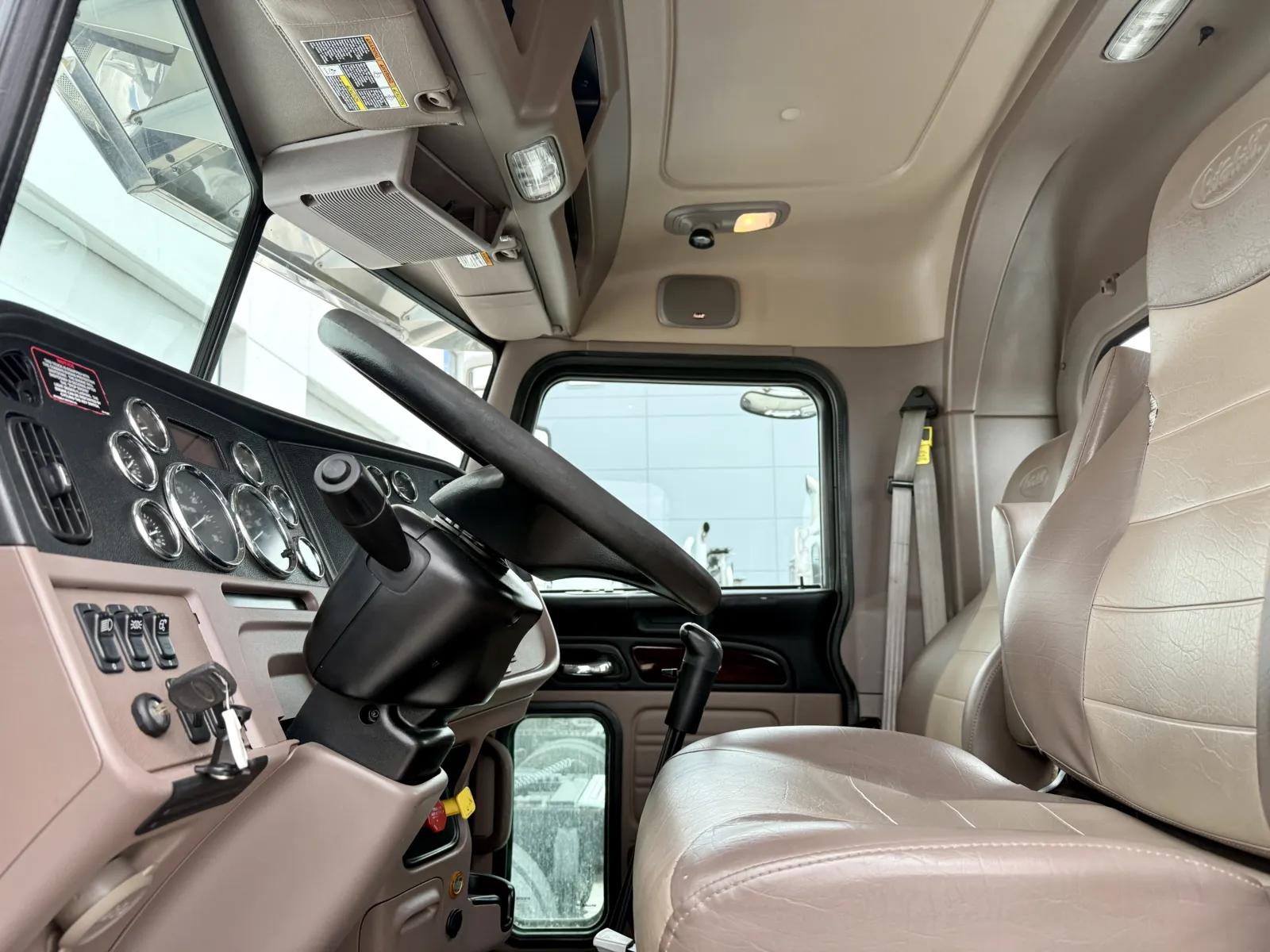 2018 Peterbilt 389 in New Lenox, IL — photo 14