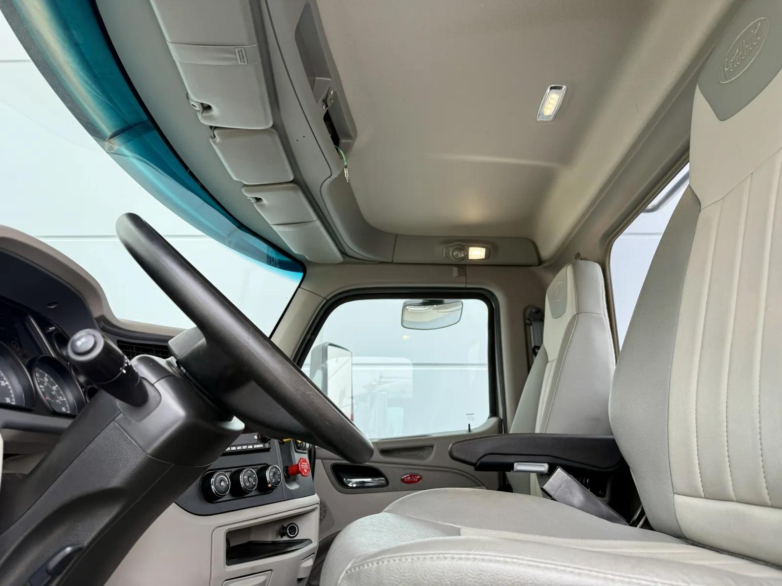 2022 Peterbilt 567 in New Lenox, IL — photo 14
