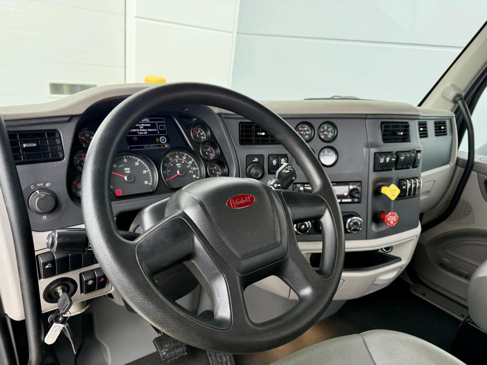 2022 Peterbilt 567 in New Lenox, IL — photo 15