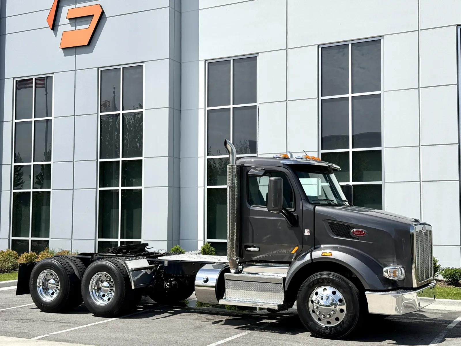 2022 Peterbilt 567 in New Lenox, IL — photo 2