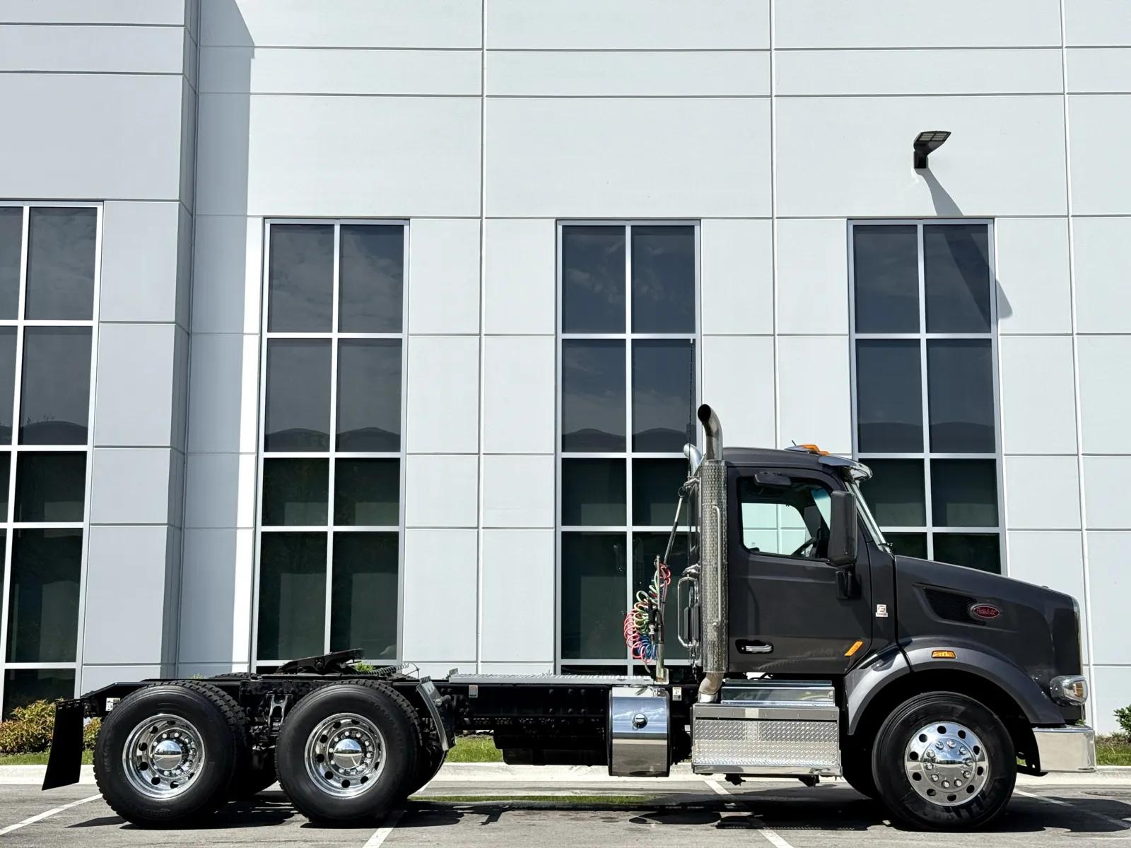 2022 Peterbilt 567 in New Lenox, IL — photo 3