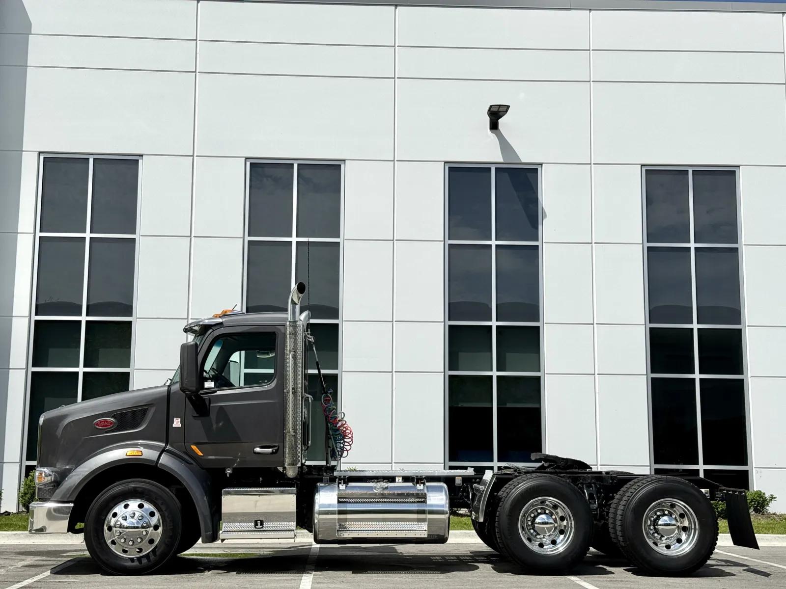 2022 Peterbilt 567 in New Lenox, IL — photo 4