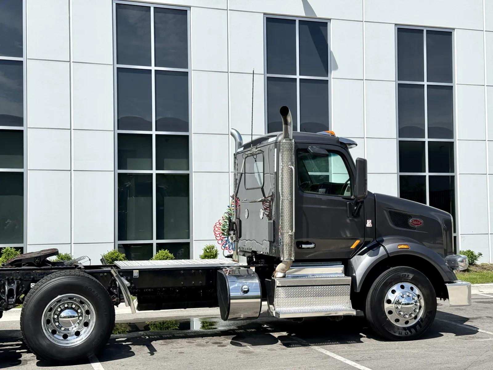 2022 Peterbilt 567 in New Lenox, IL — photo 7