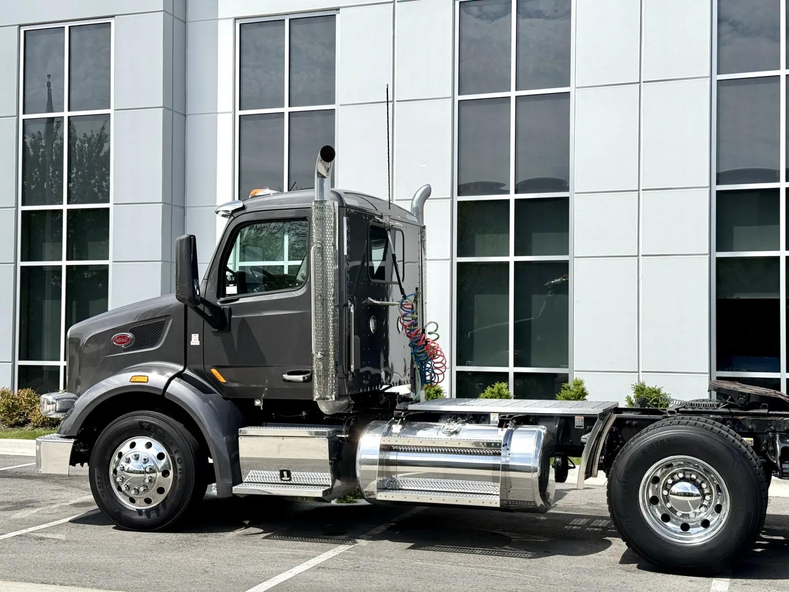 2022 Peterbilt 567 in New Lenox, IL — photo 8