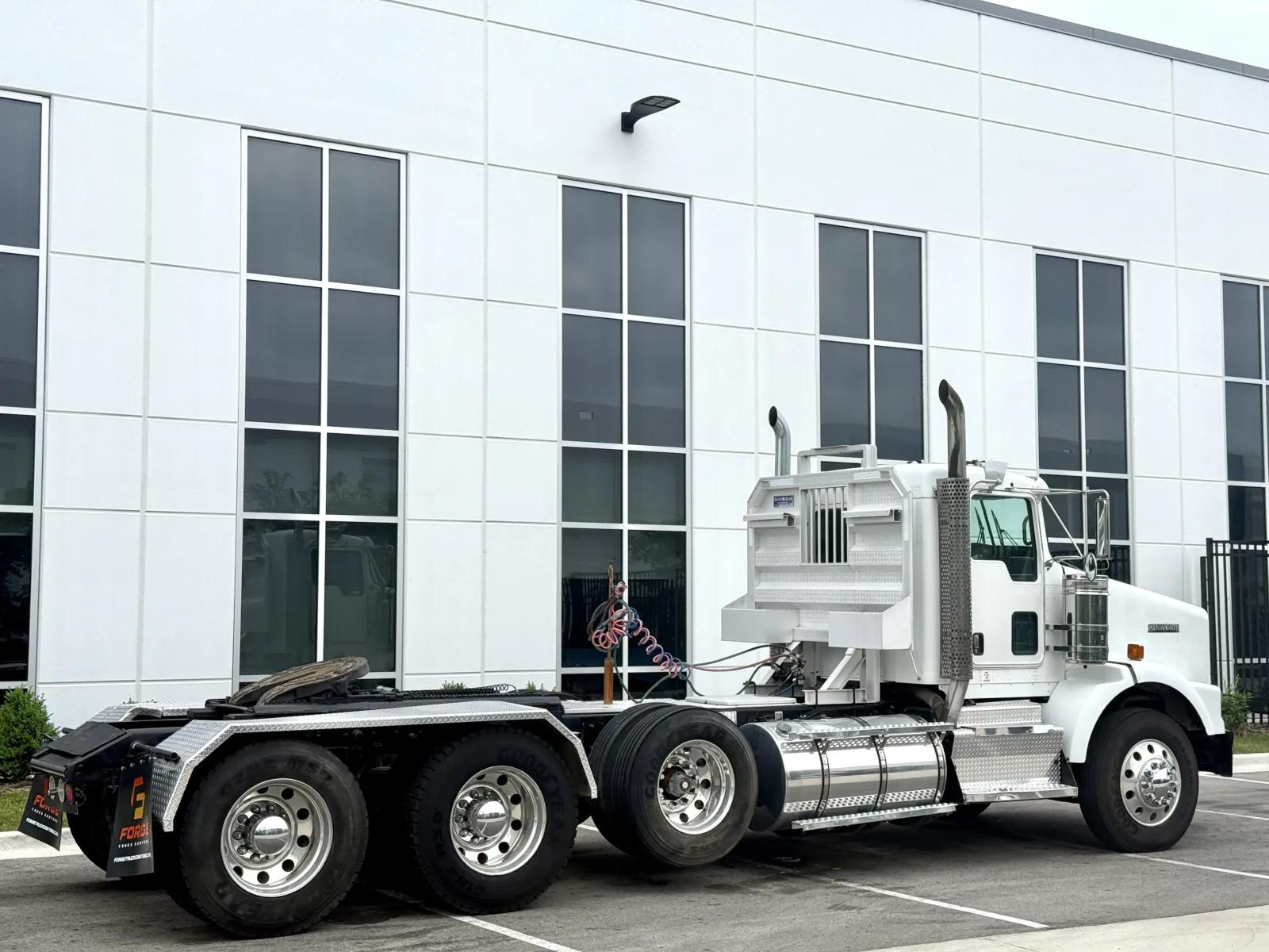 2011 Kenworth T800 in New Lenox, IL — photo 5