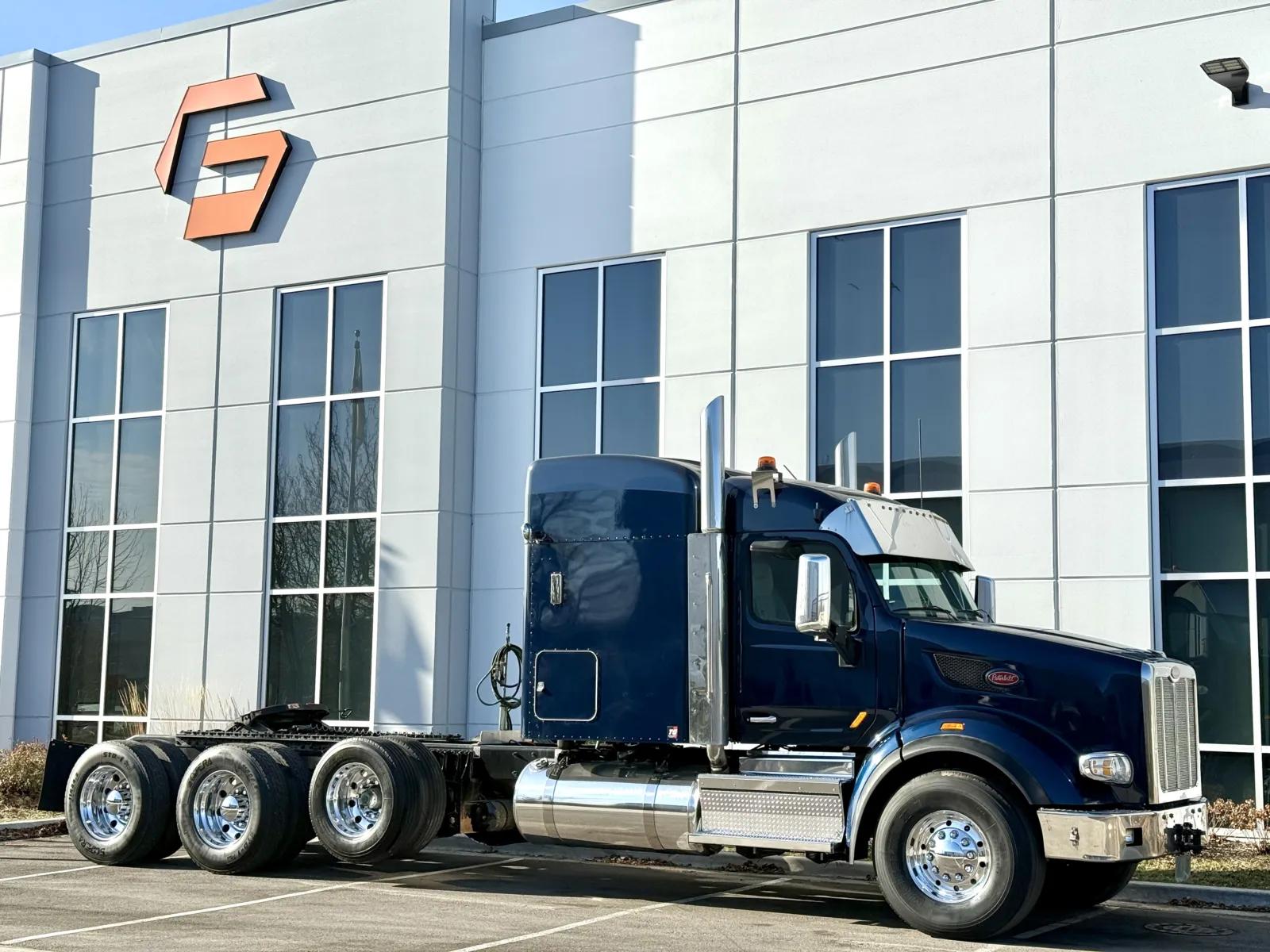 2021 Peterbilt 567 in New Lenox, IL — photo 2