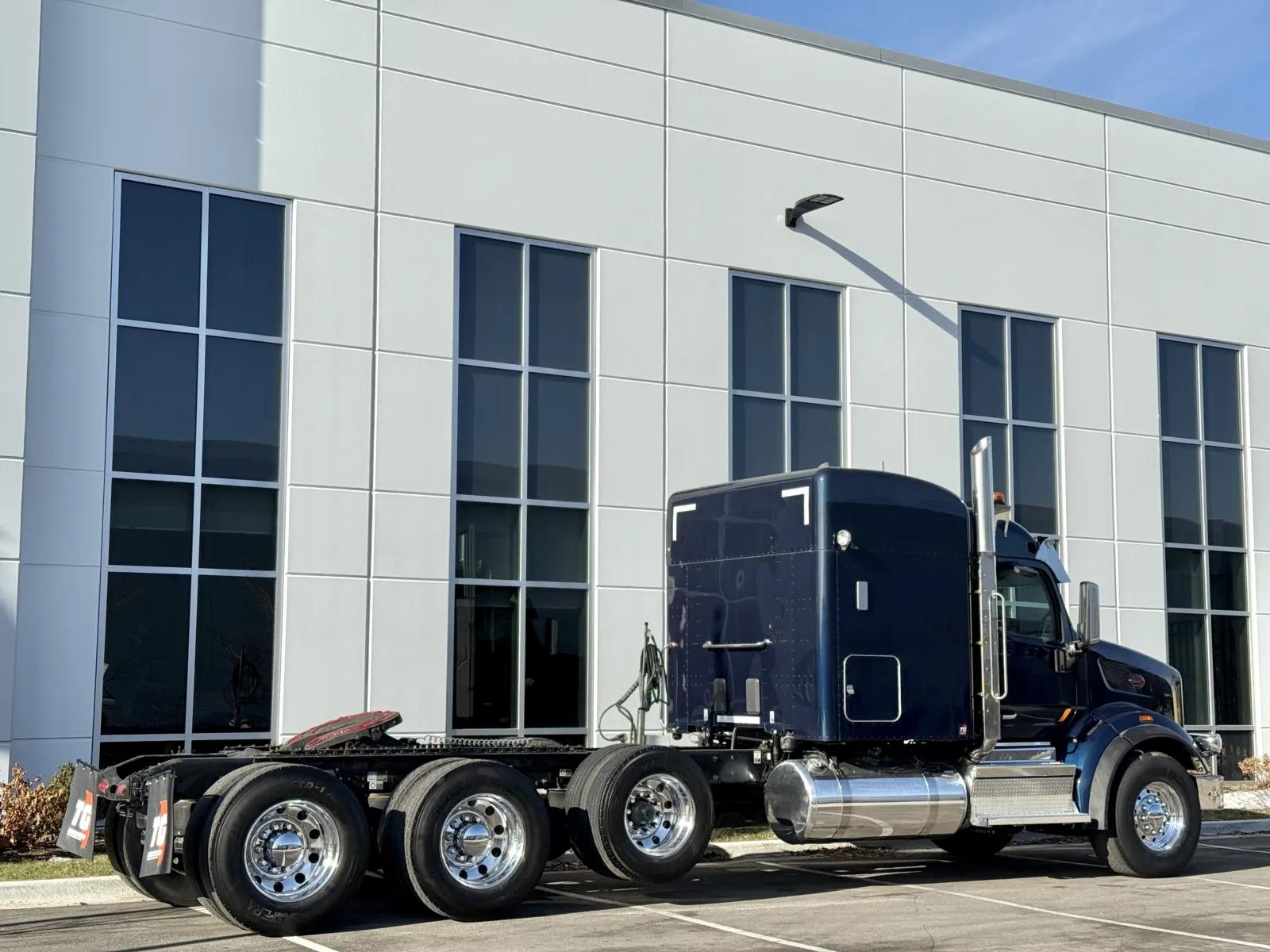 2021 Peterbilt 567 in New Lenox, IL — photo 5