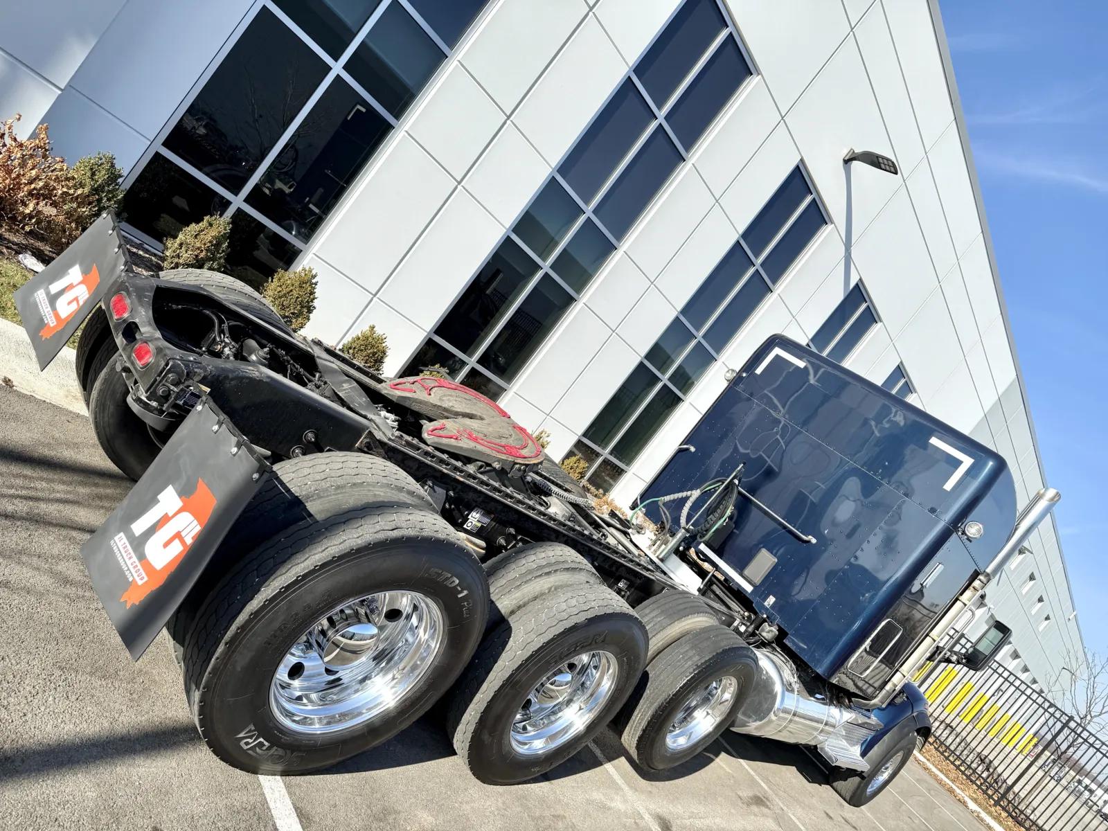 2021 Peterbilt 567 in New Lenox, IL — photo 11