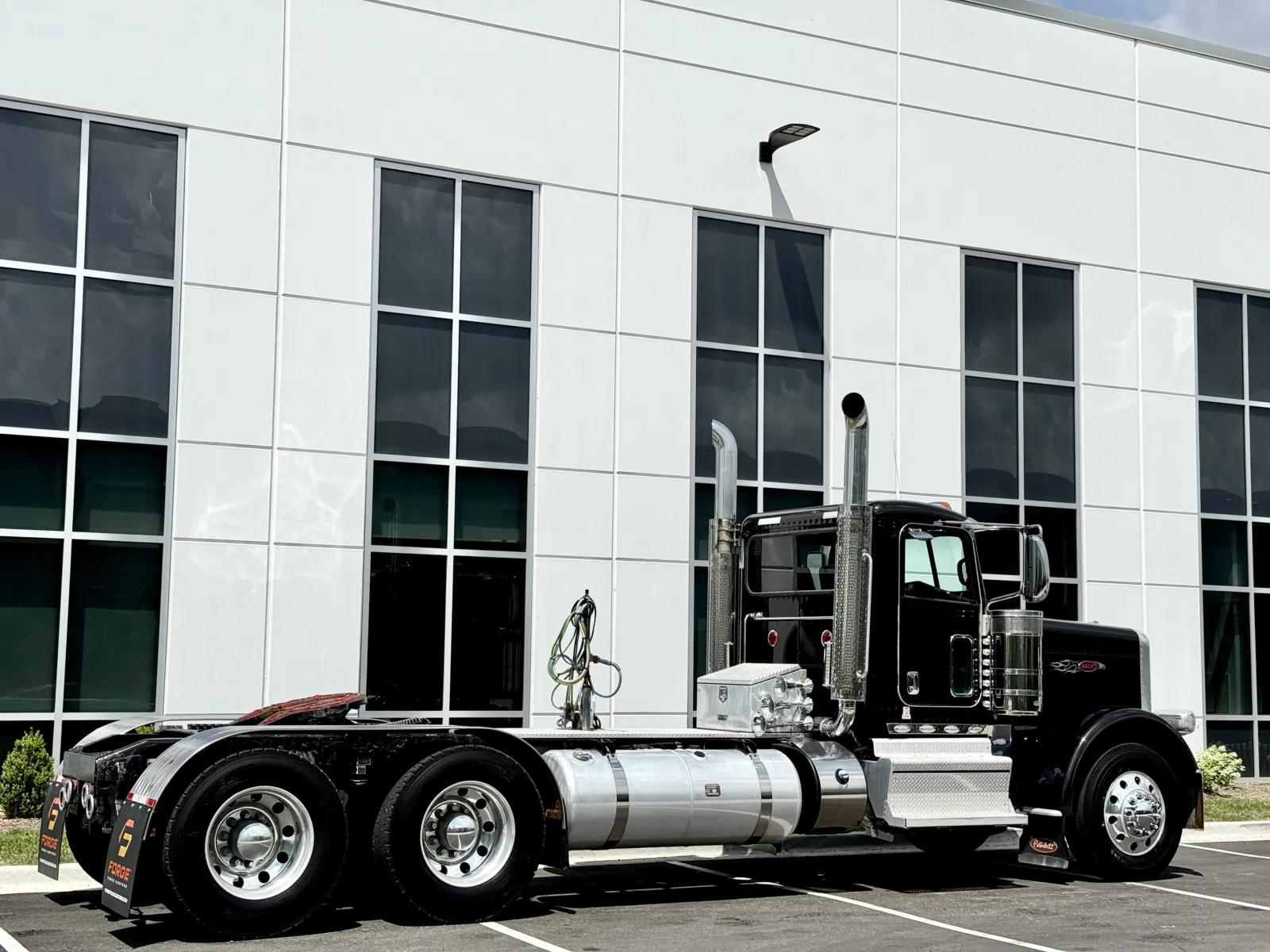 2021 Peterbilt 389 in New Lenox, IL — photo 5