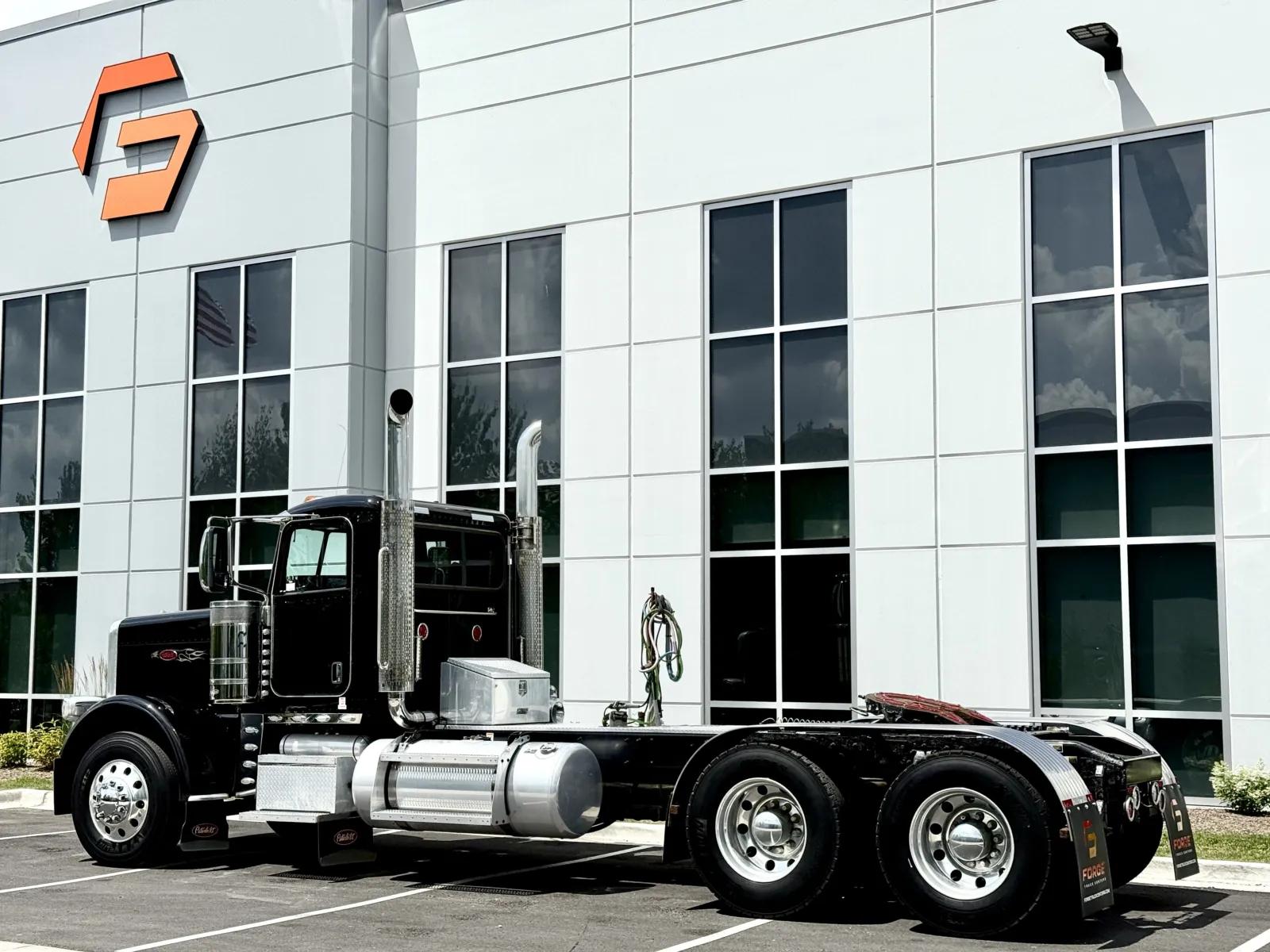 2021 Peterbilt 389 in New Lenox, IL — photo 6
