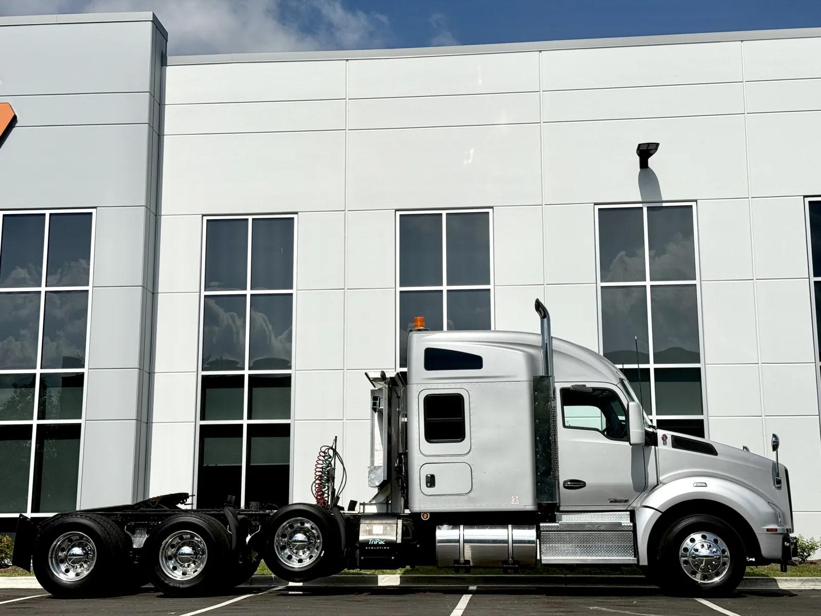 2018 Kenworth T880 in New Lenox, IL — photo 3
