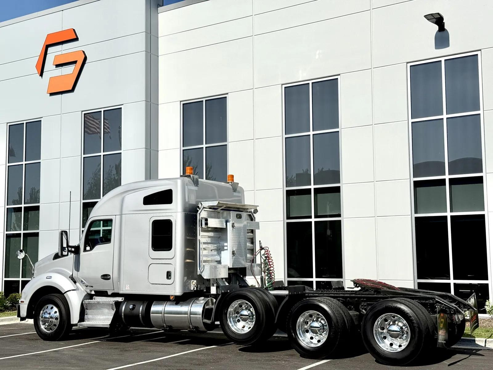 2018 Kenworth T880 in New Lenox, IL — photo 6