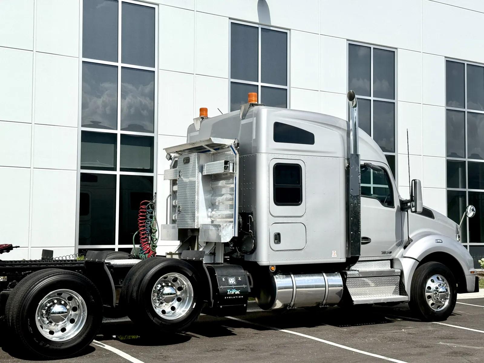 2018 Kenworth T880 in New Lenox, IL — photo 7
