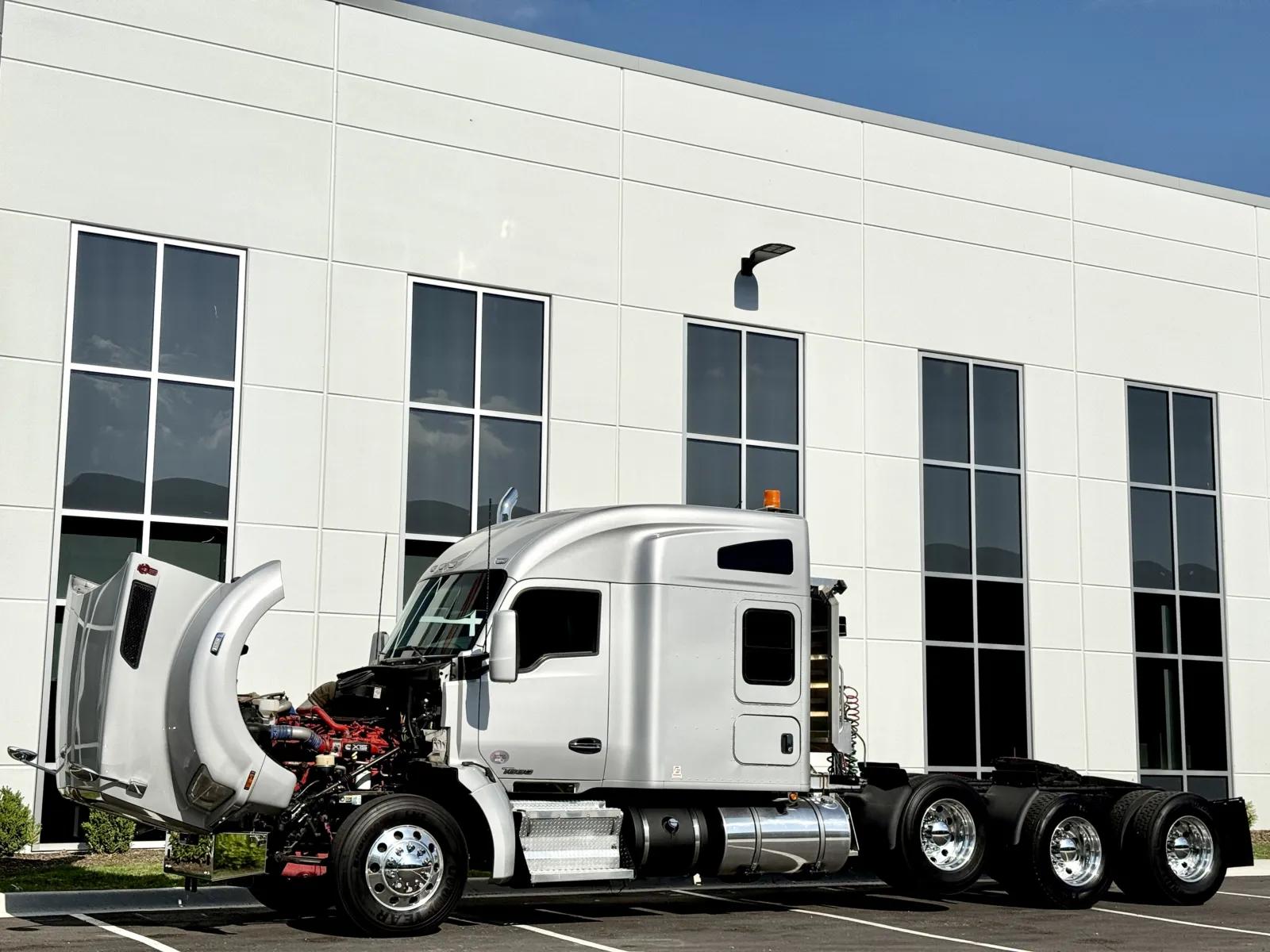 2018 Kenworth T880 in New Lenox, IL — photo 10